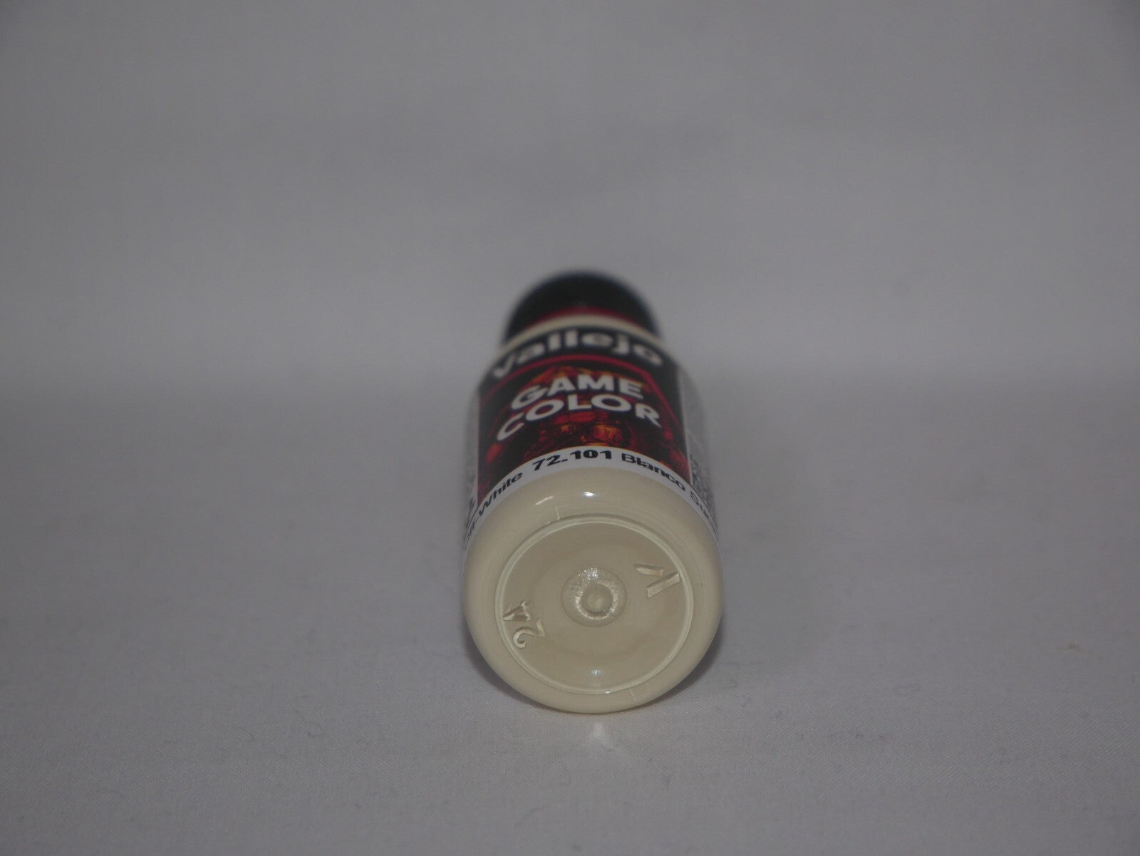 Vallejo Game Color Acrylic Range Off-White 18ml/0.6 fl oz Dropper Bottle 72.101