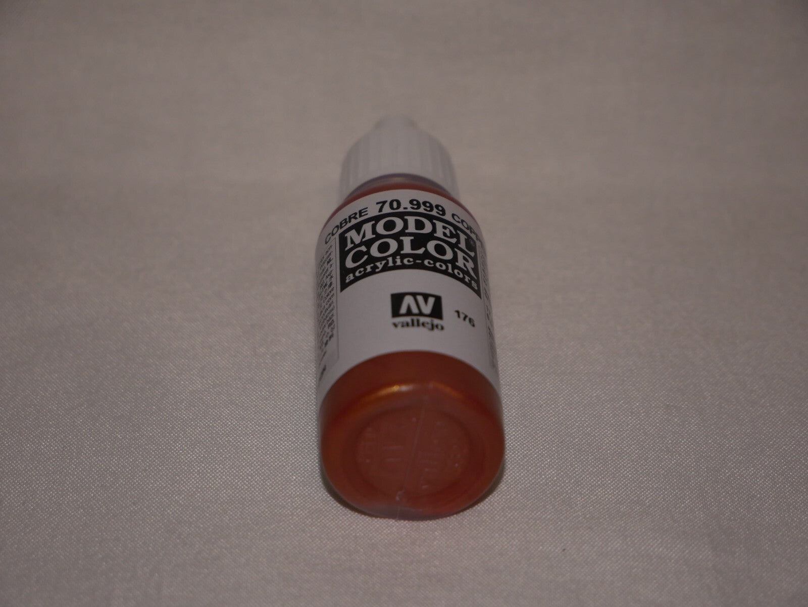 Vallejo Model Color Copper Metallic Acrylic 17ml/0.57 fl oz Dropper - 70.999