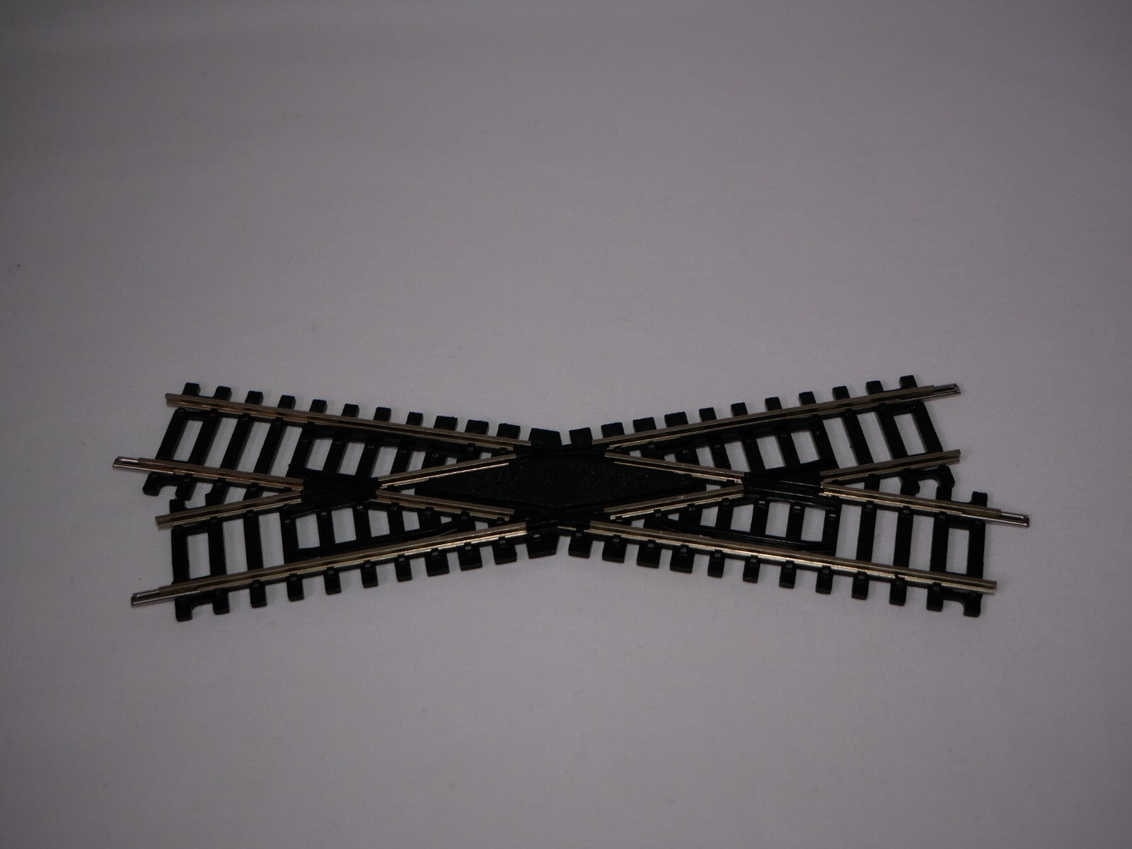 Hornby 1:76 Model Railway Track Single Piece Right Hand Diamond Crossing - R615