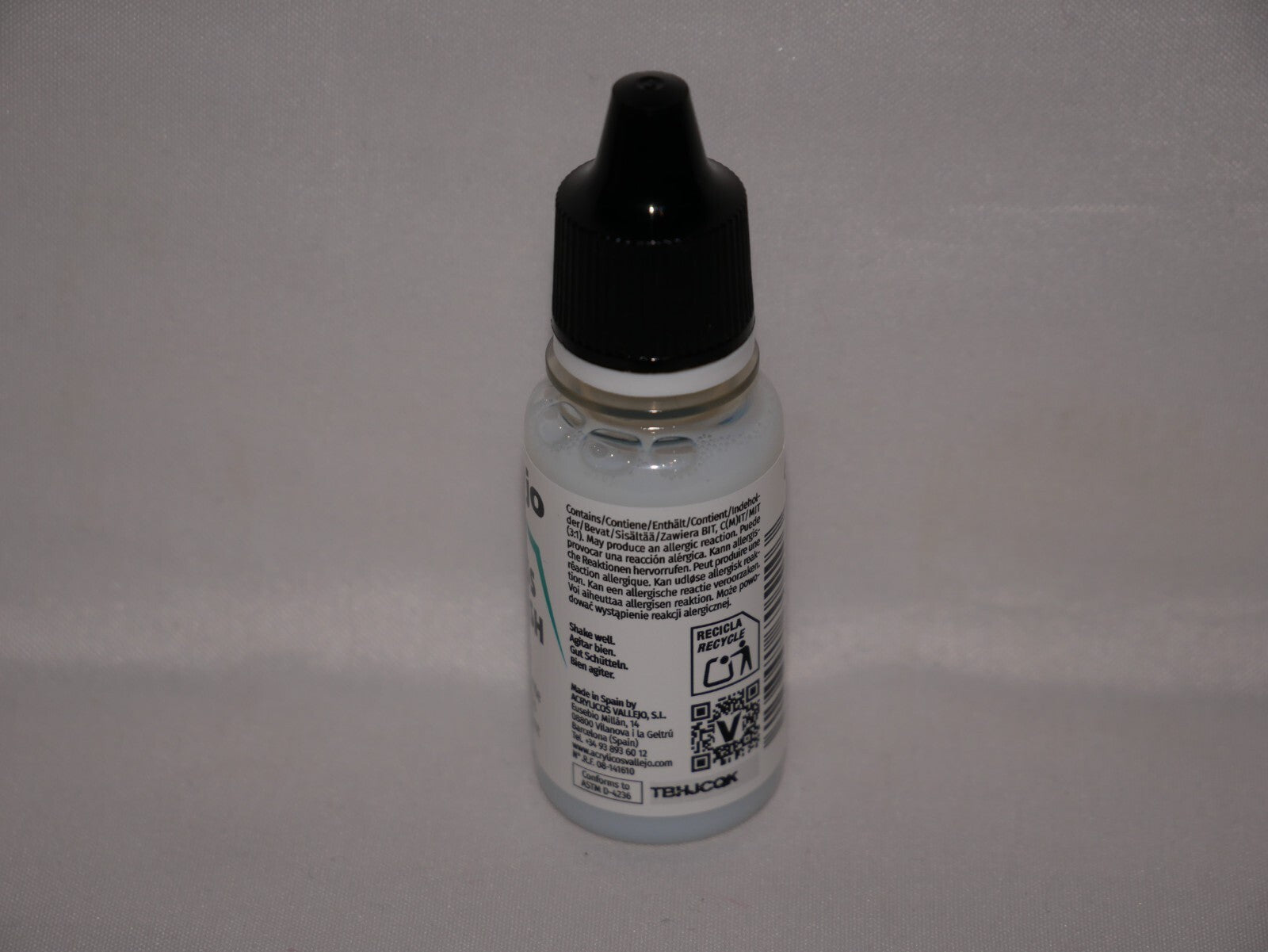 Vallejo Auxiliary Products Gloss Varnish 18ml/0.60 fl oz Dropper Bottle - 70.510