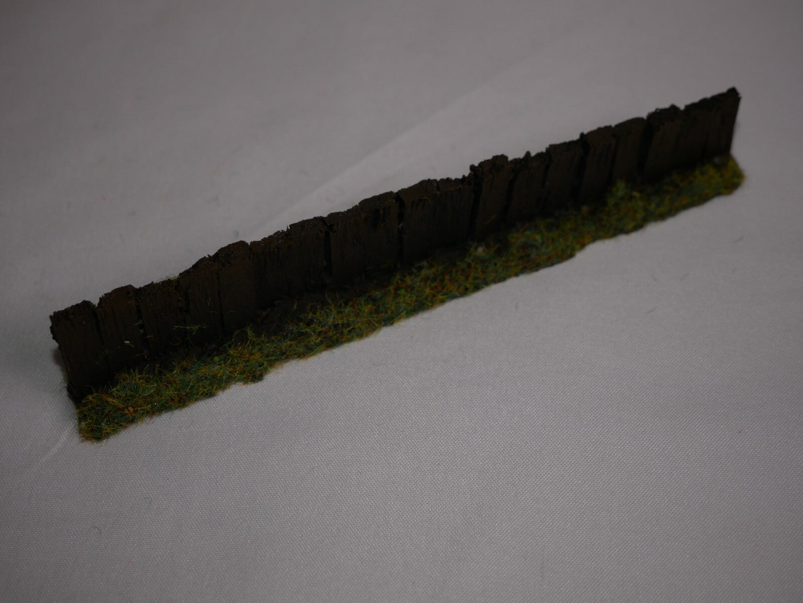 Javis "Countryside" Scenics "OO" Gauge Dark Brown Sleeper Fencing PF9