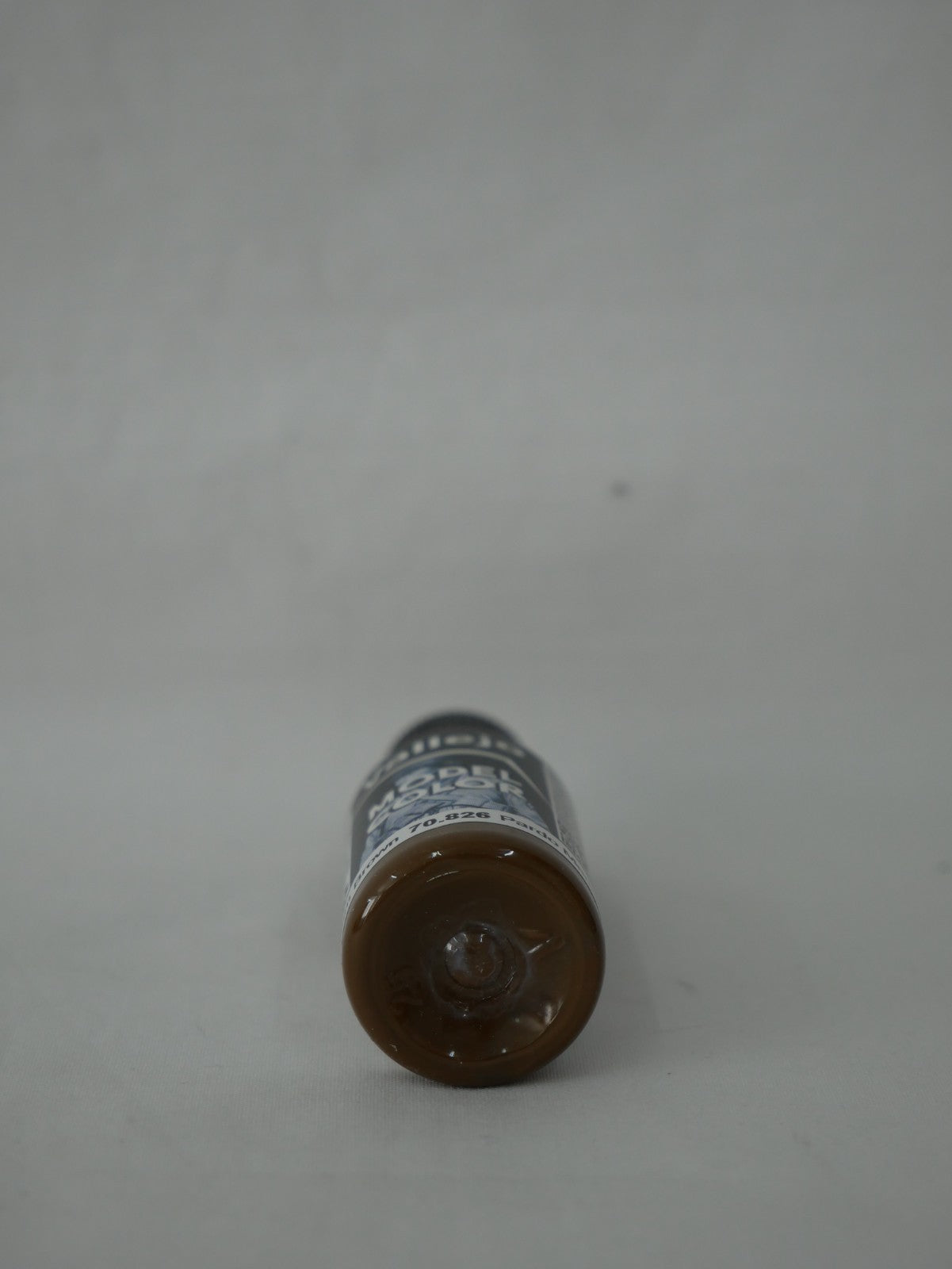 Vallejo Model Color Medium Brown Acrylic 18ml/0.60 fl oz Dropper Bottle - 70.826