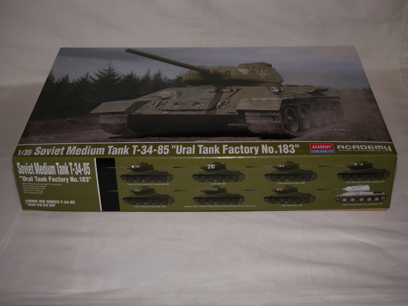 Academy 1:35 Soviet Medium Tank T-34-85 Ural Tank Factory No.183 Level 4 - 13554