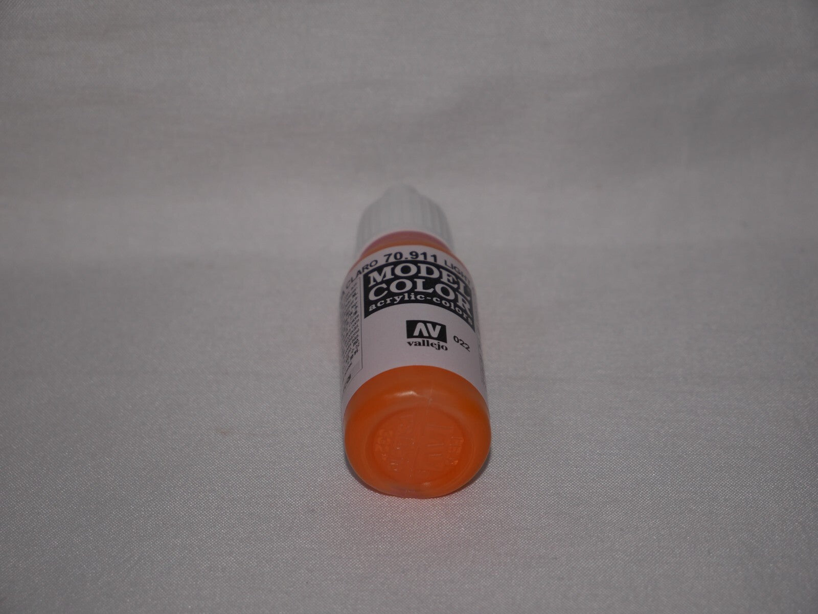 Vallejo Model Color Light Orange Acrylic 17ml/0.57 fl oz Dropper Bottle - 70.911