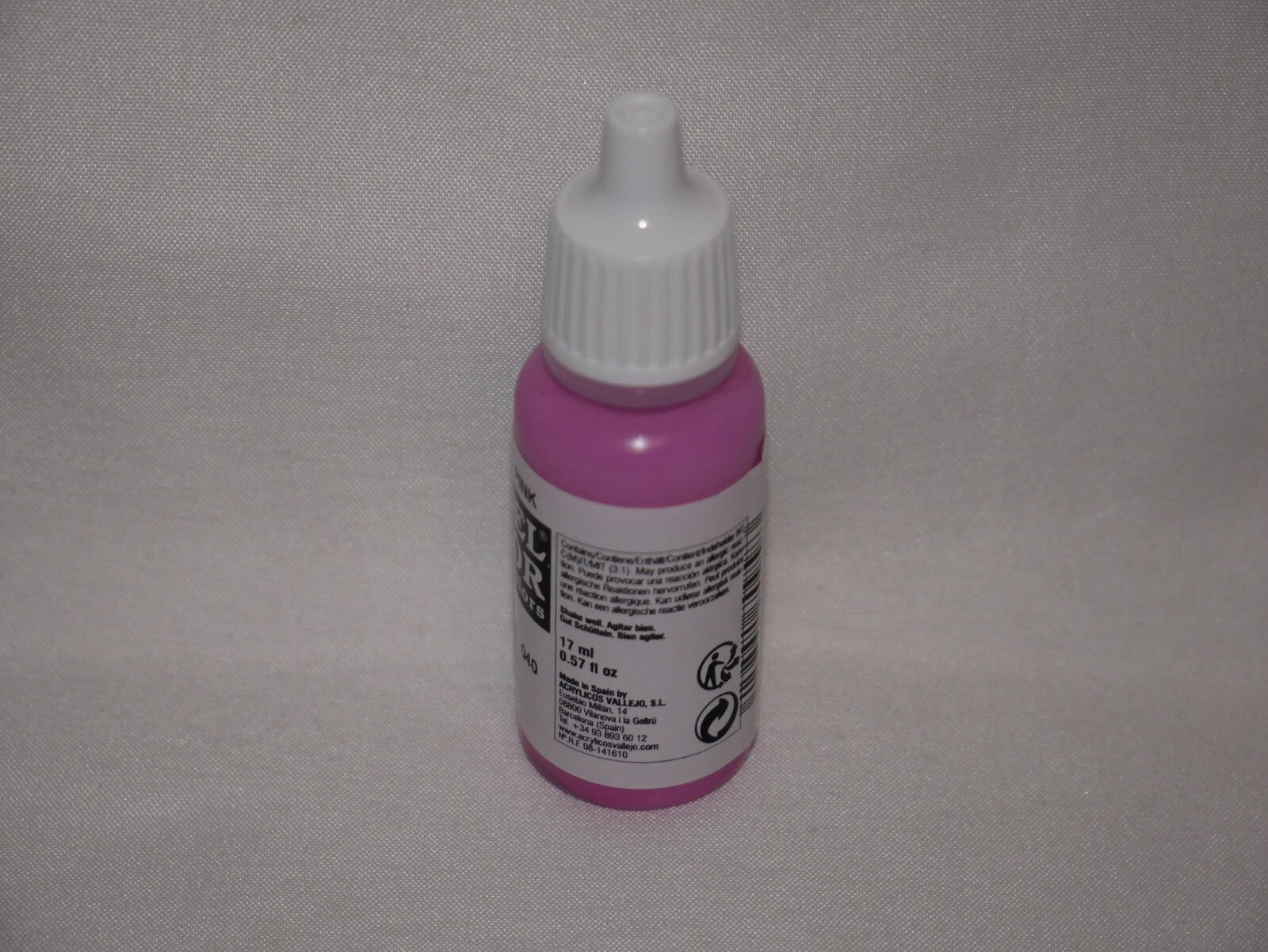 Vallejo Model Color Pink Acrylic 17ml/0.57 fl oz Dropper Bottle - 70.958