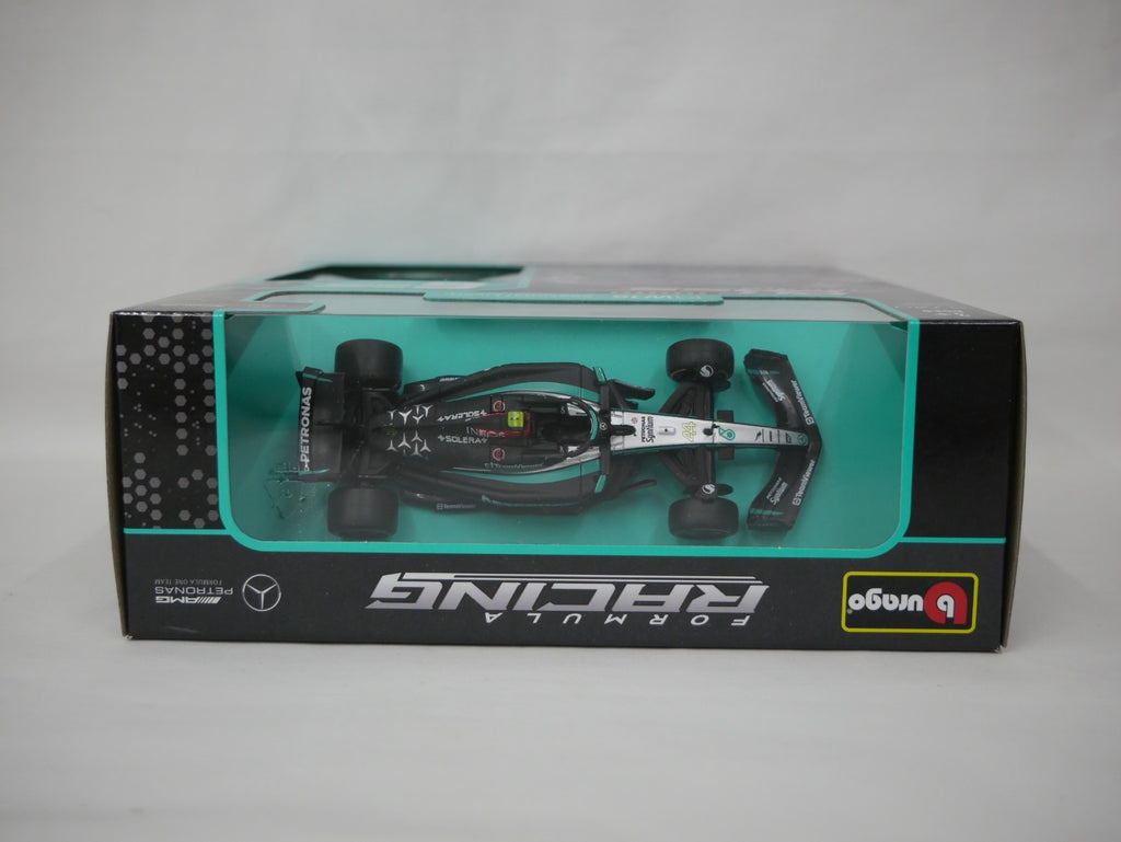 Burago 1:43 Scale Mercedes-AMG Petronas Forumla One Team Pit Pass Diorma Playset - #18-38452H