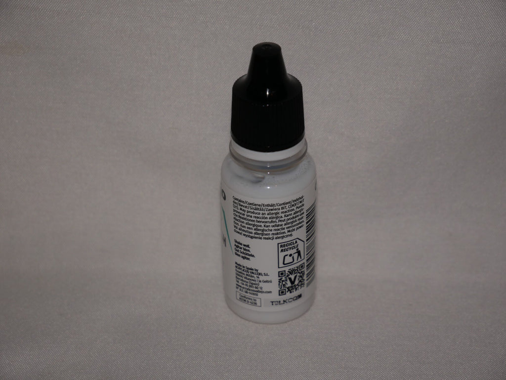 Vallejo Auxiliary Products Matt Varnish 18ml/0.60 fl oz Dropper Bottle - 70.520
