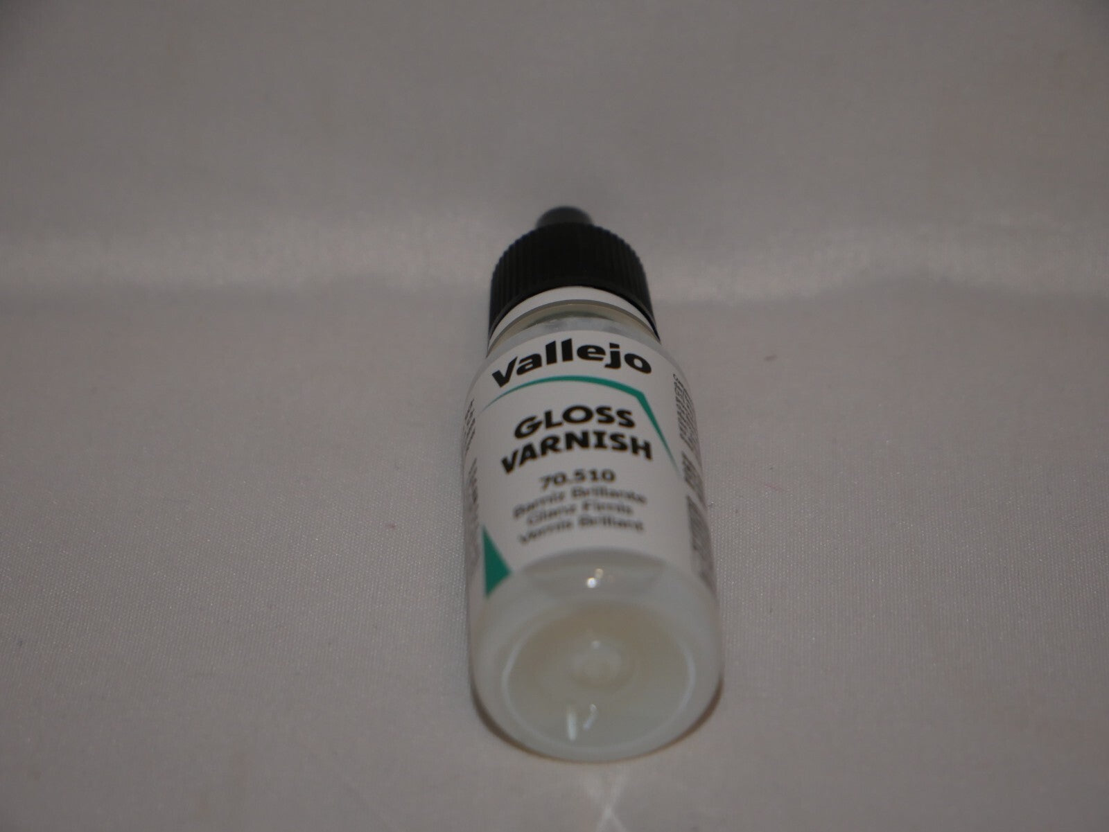 Vallejo Auxiliary Products Gloss Varnish 18ml/0.60 fl oz Dropper Bottle - 70.510