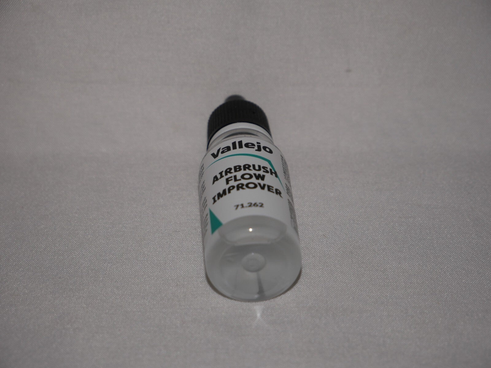 Vallejo Auxiliary Products Airbrush Flow Improver 18ml Dropper Bottle - 71.262