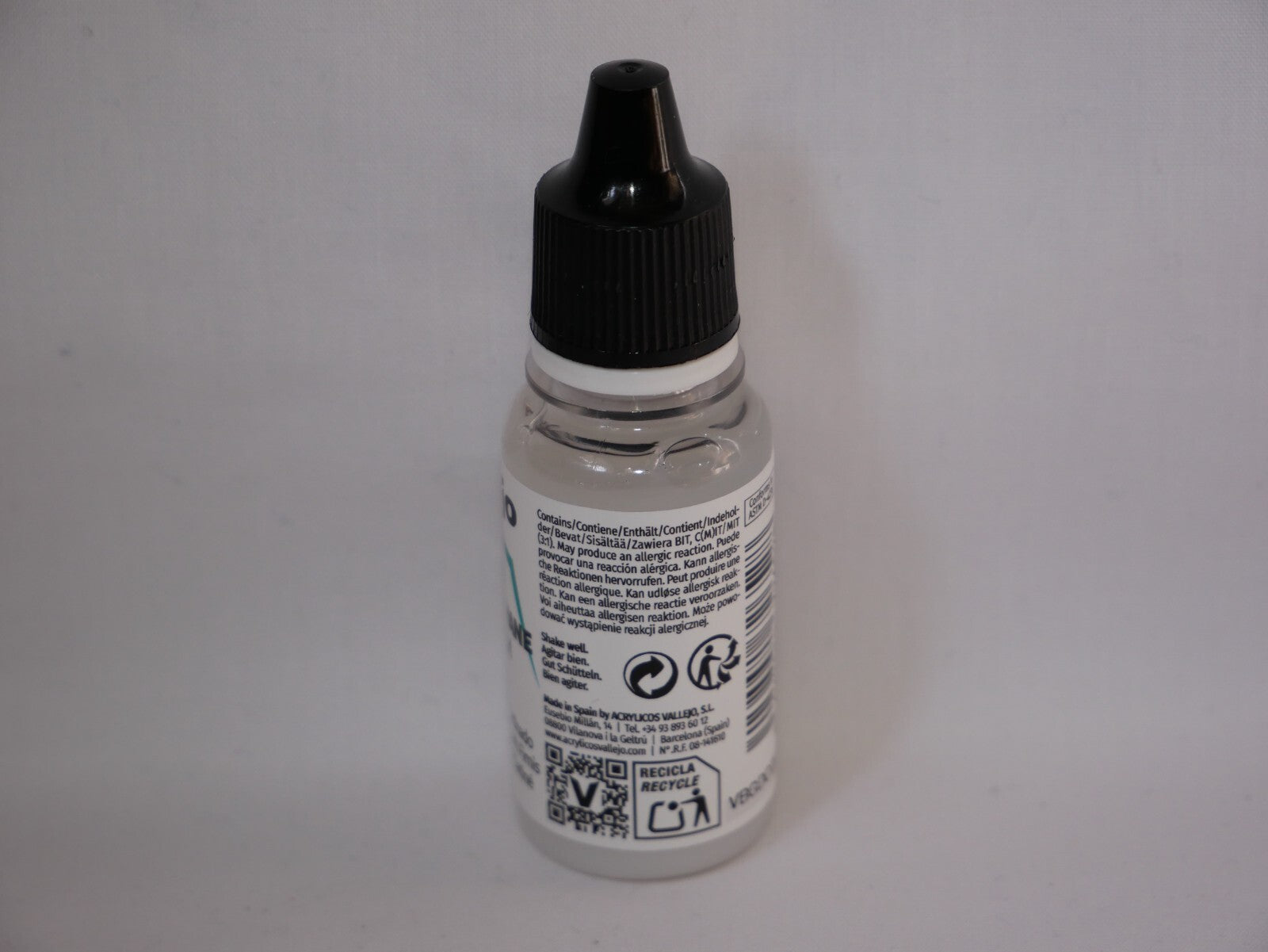Vallejo Auxiliary Products Satin Polyurethane Varnish 18ml Dropper Bottle 72.652