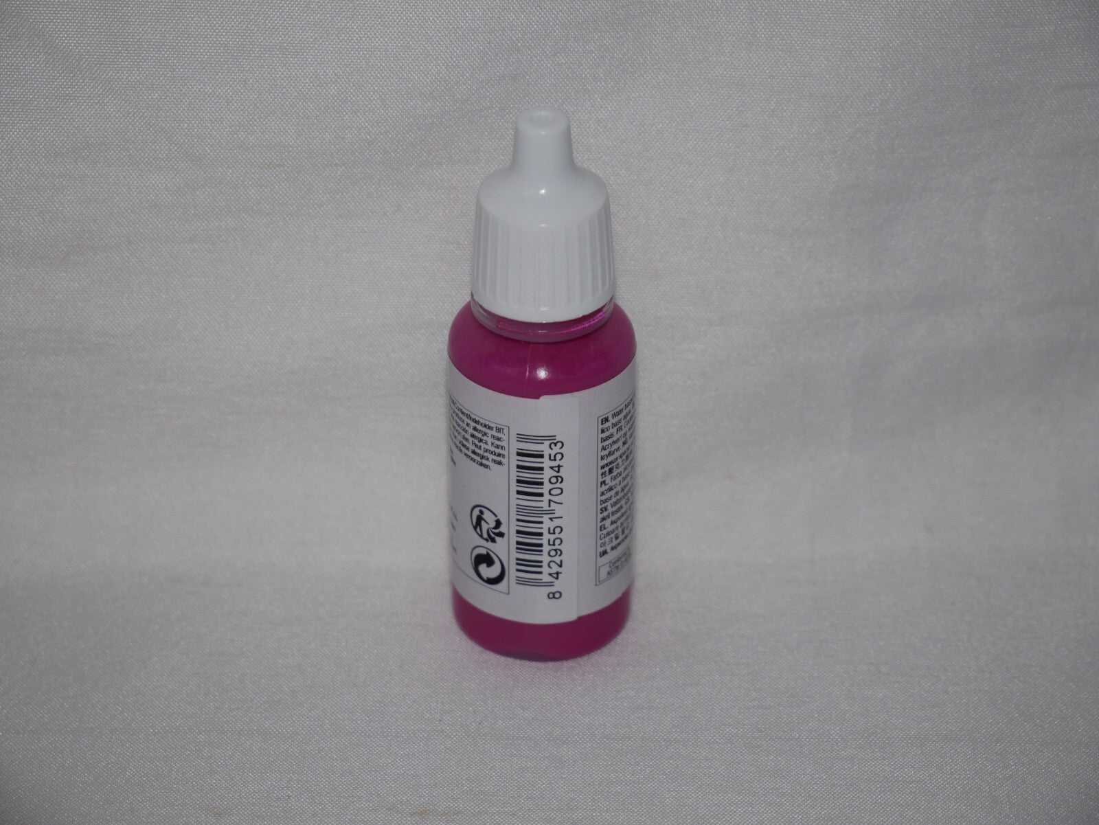 Vallejo Model Color Magenta Acrylic 17ml/0.57 fl oz Dropper Bottle - 70.945