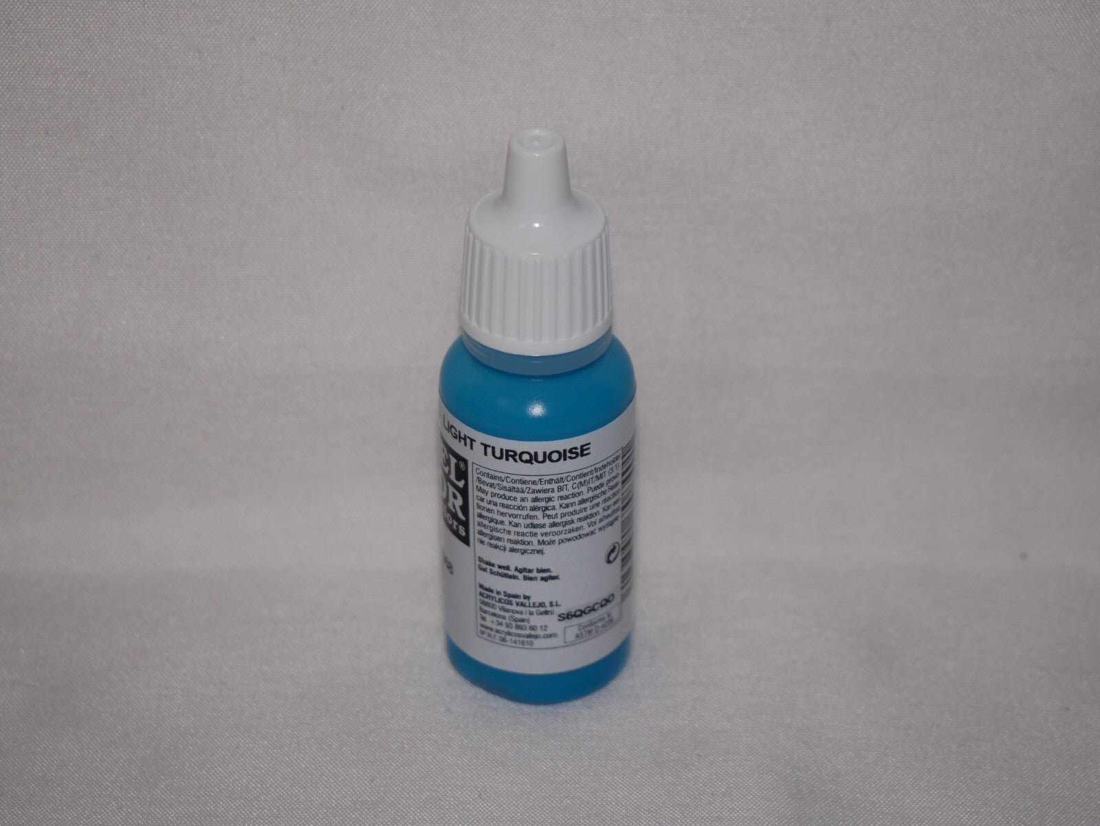 Vallejo Model Color Light Turquoise Acrylic 17ml Dropper Bottle - 70.840