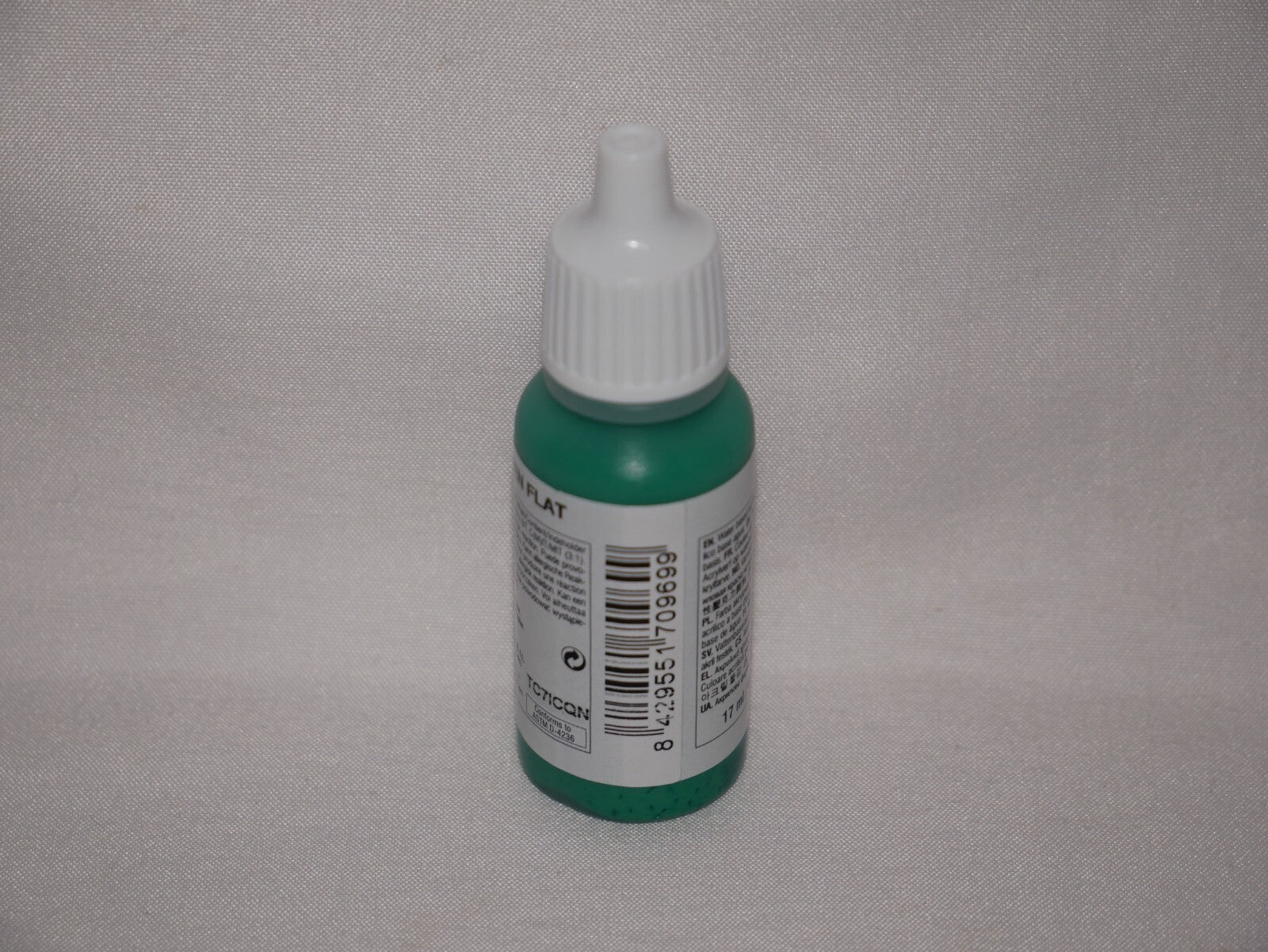 Vallejo Model Color Park Green Flat Acrylic 17ml Dropper Bottle - 70.969