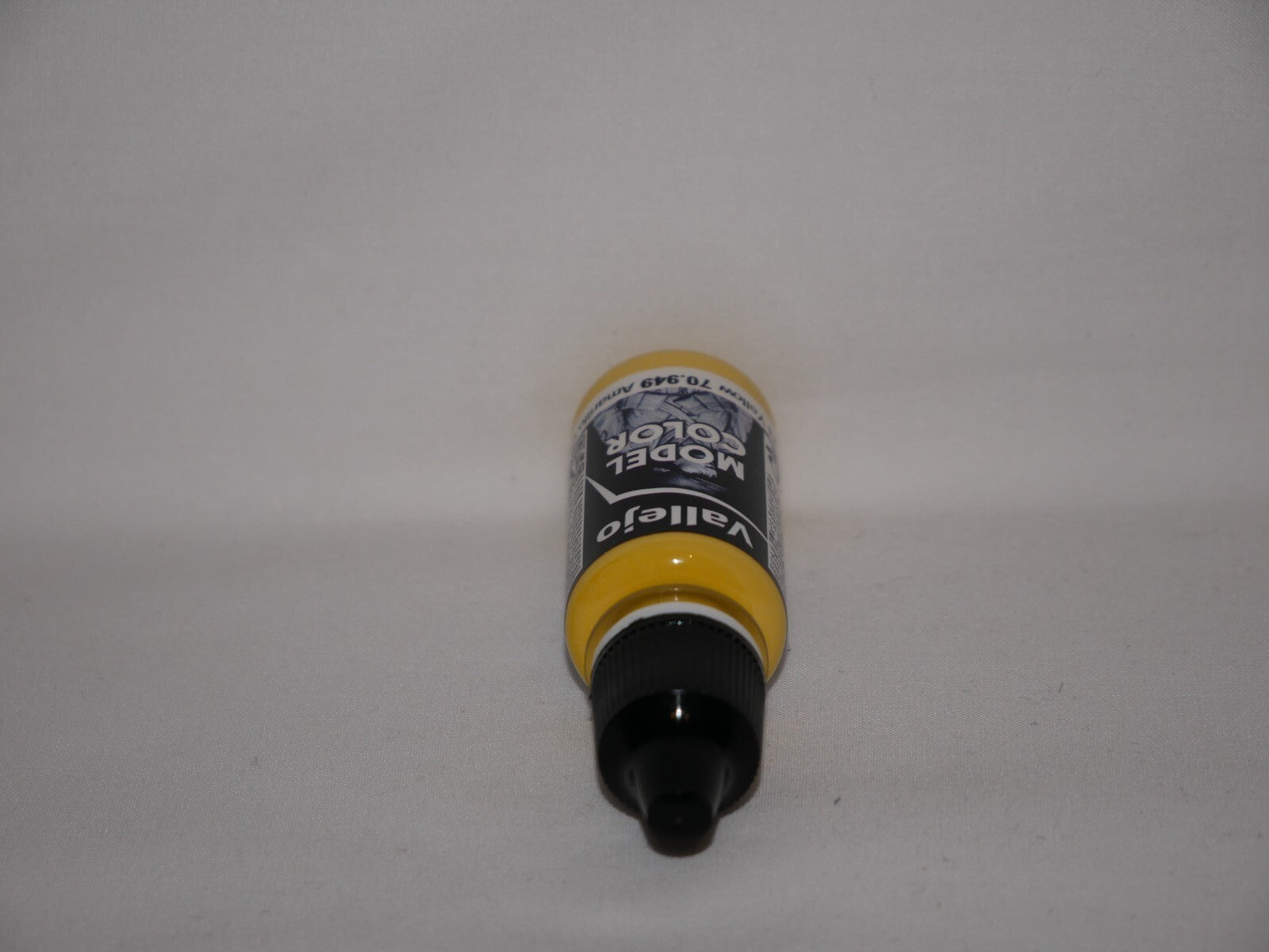 Vallejo Model Color Light Yellow Acrylic 18ml/0.60 fl oz Dropper Bottle - 70.949