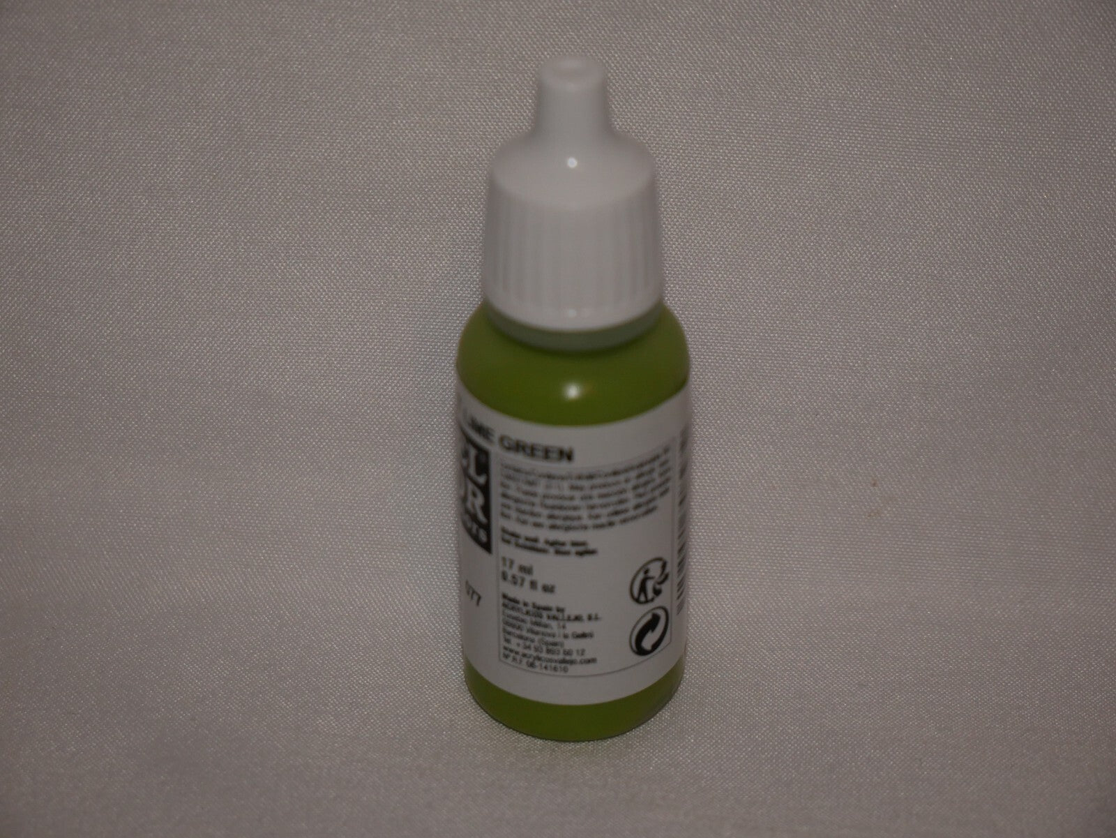 Vallejo Model Color Lime Green Acrylic 17ml /0.57 fl oz Dropper Bottle - 70.827