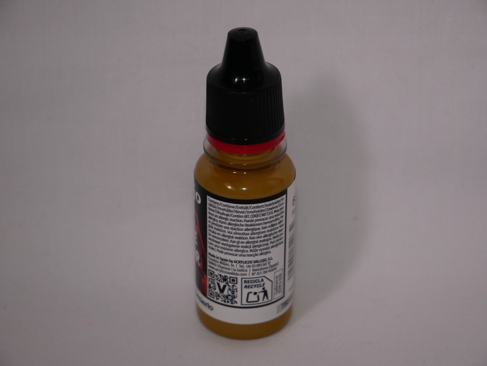 Vallejo Game Color Acrylics Desert Yellow 18ml/0.6 fl oz Dropper Bottle - 72.063