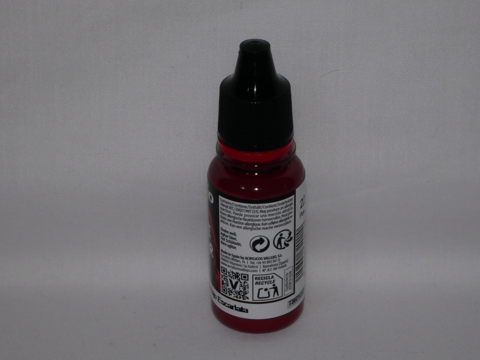 Vallejo Game Color Acrylics Scarlet Red 18ml/0.6 fl oz Dropper Bottle - 72.012