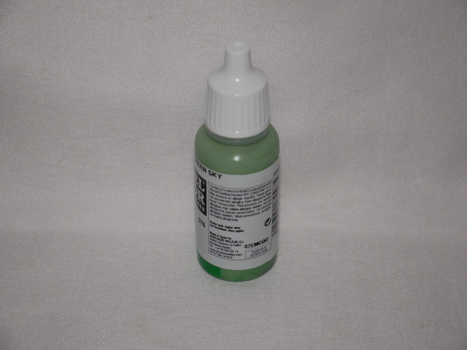 Vallejo Model Color Green Sky Acrylic 17ml/0.57 fl oz Dropper Bottle 70.974
