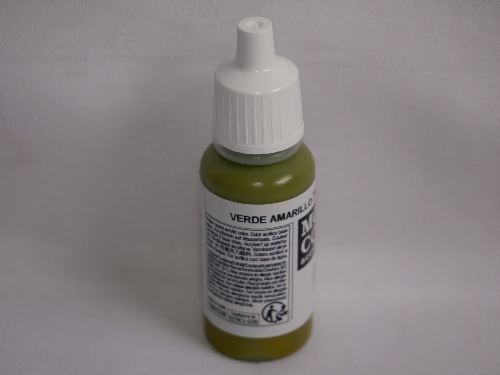 Vallejo Model Color Yellow Green Acrylic 17ml/0.57 fl oz Dropper Bottle - 70.881