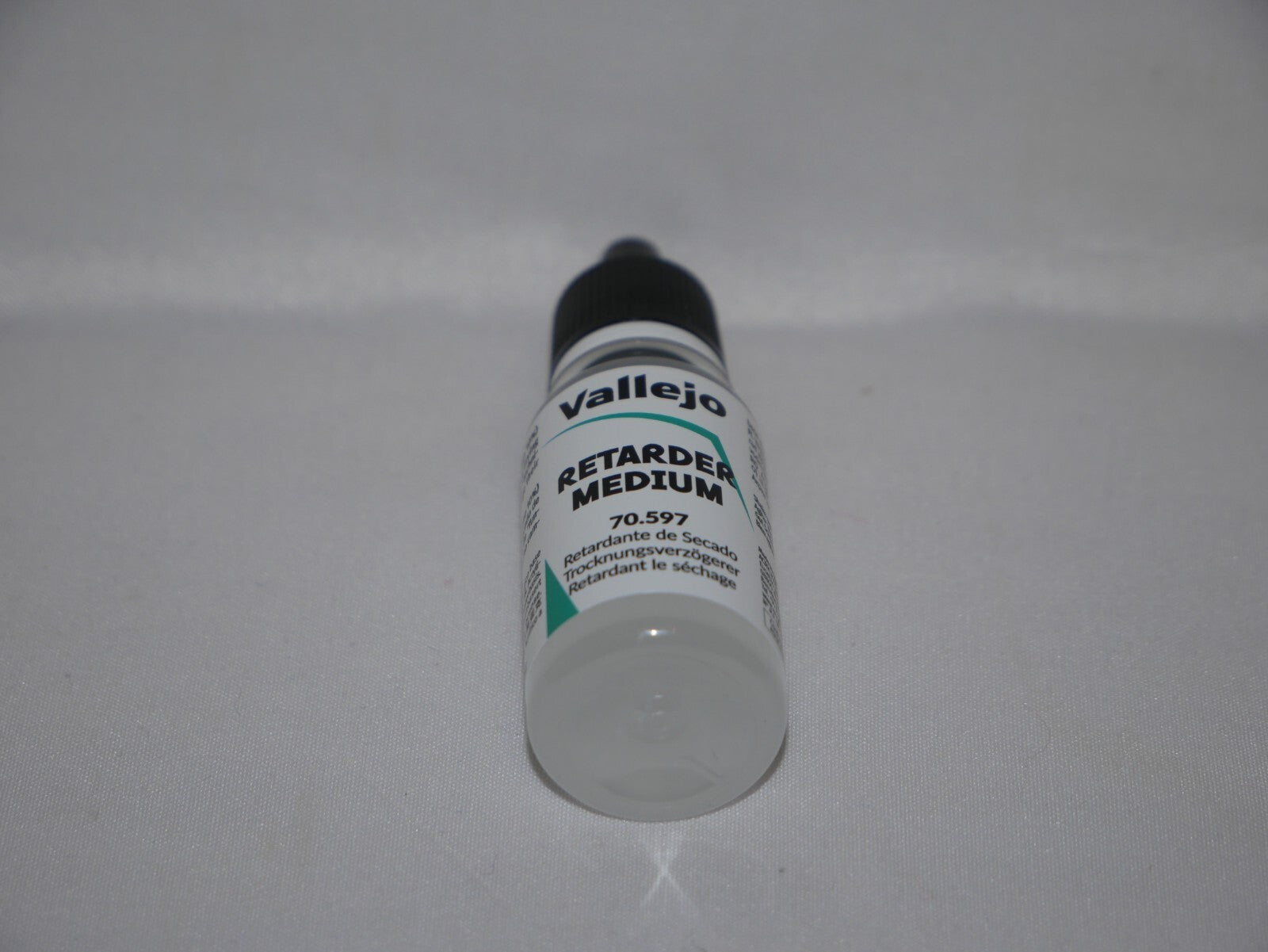 Vallejo Auxiliary Products Drying Retarder Medium 18ml Dropper Bottle - 70.597
