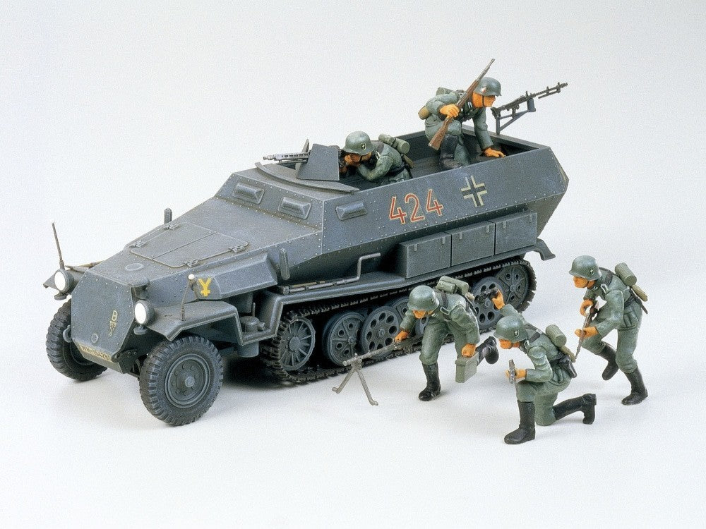Tamiya 1:35 Military Miniature Series No.20 German Hanomag Sd.Kfz.251/1 - 35020