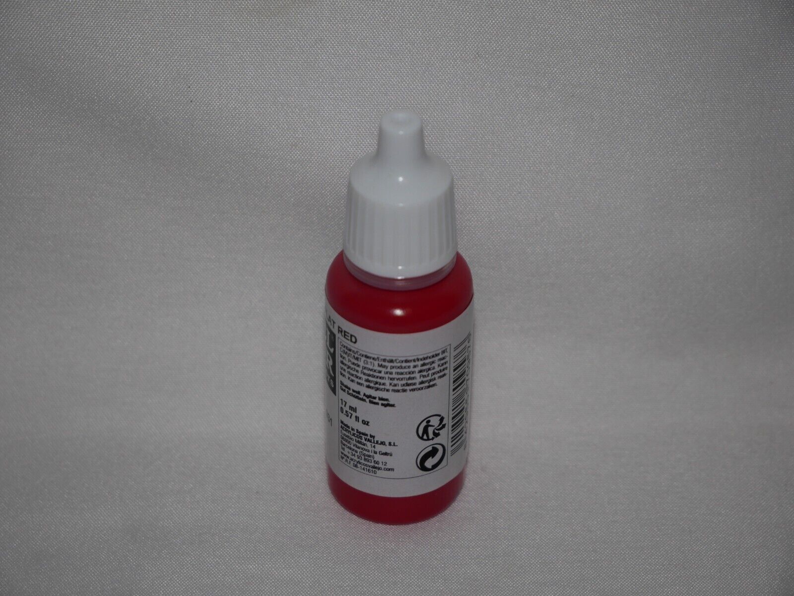Vallejo Model Color Flat Red Acrylic 17ml/0.57 fl oz Dropper Bottle - 70.957