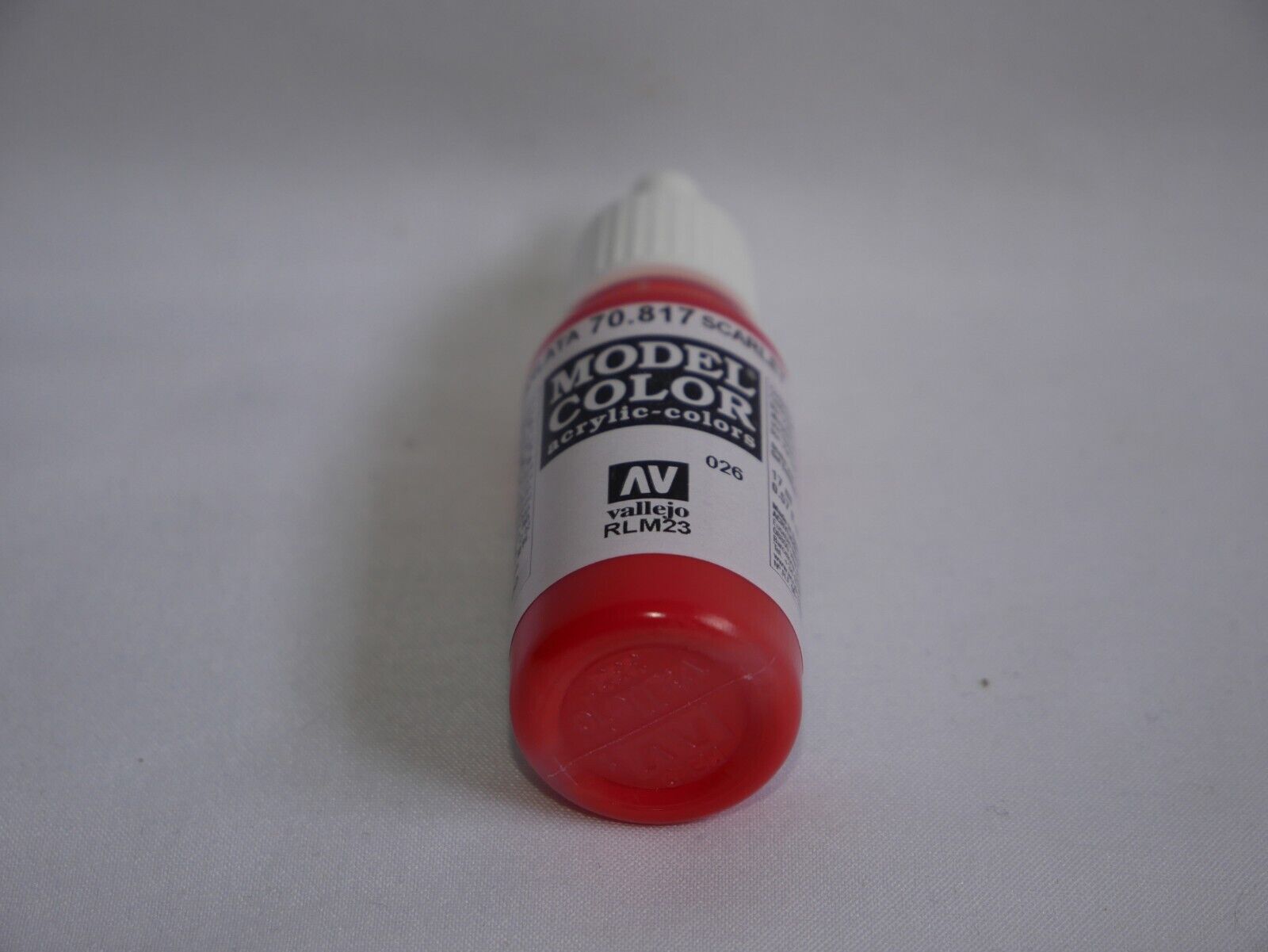 Vallejo Model Color Scarlet Acrylic 17ml/0.57 fl oz Dropper Bottle - 70.817