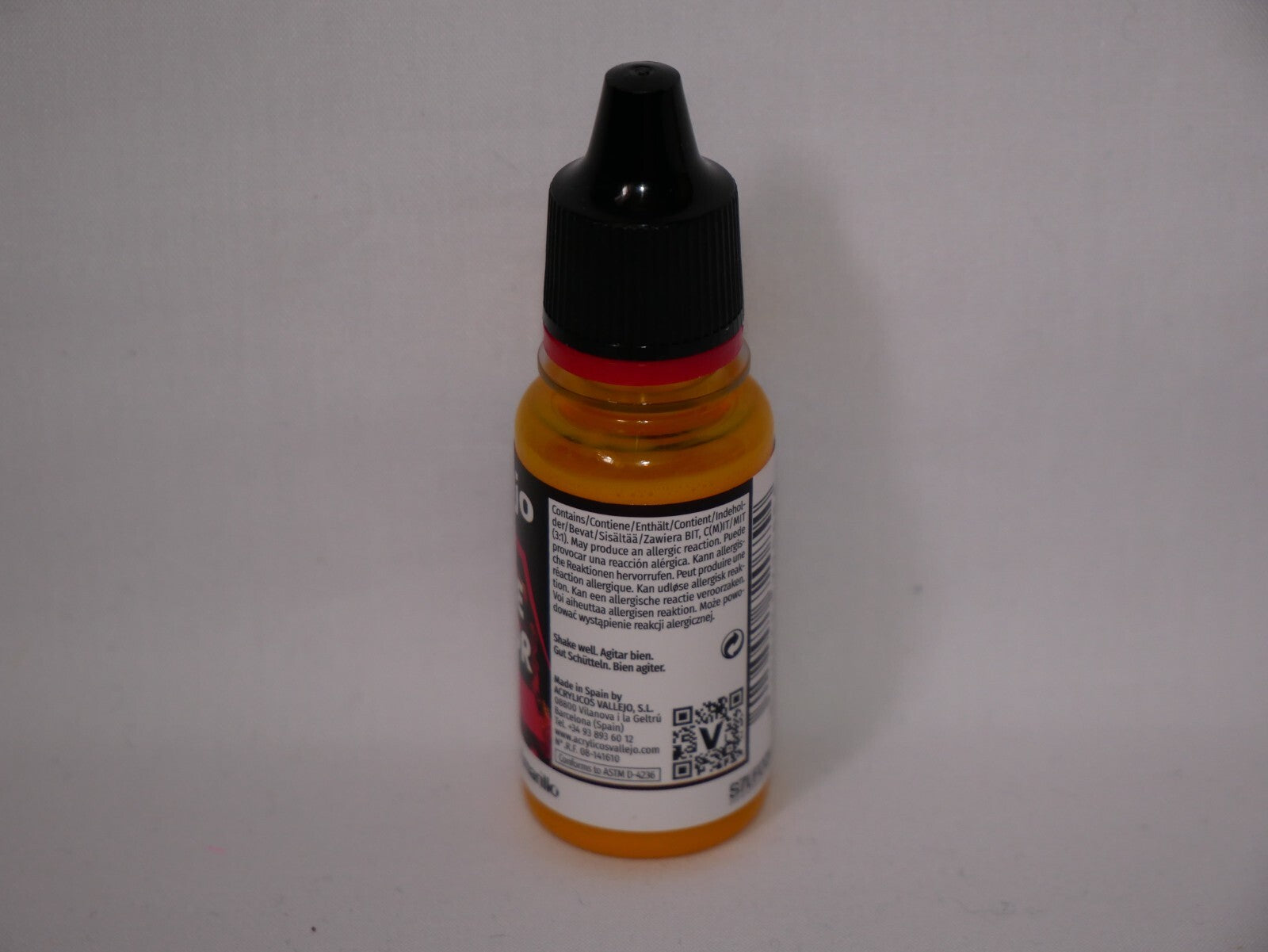 Vallejo Game Color Acrylic Inks Yellow 18ml/0.6 fl oz Dropper Bottle - 72.085