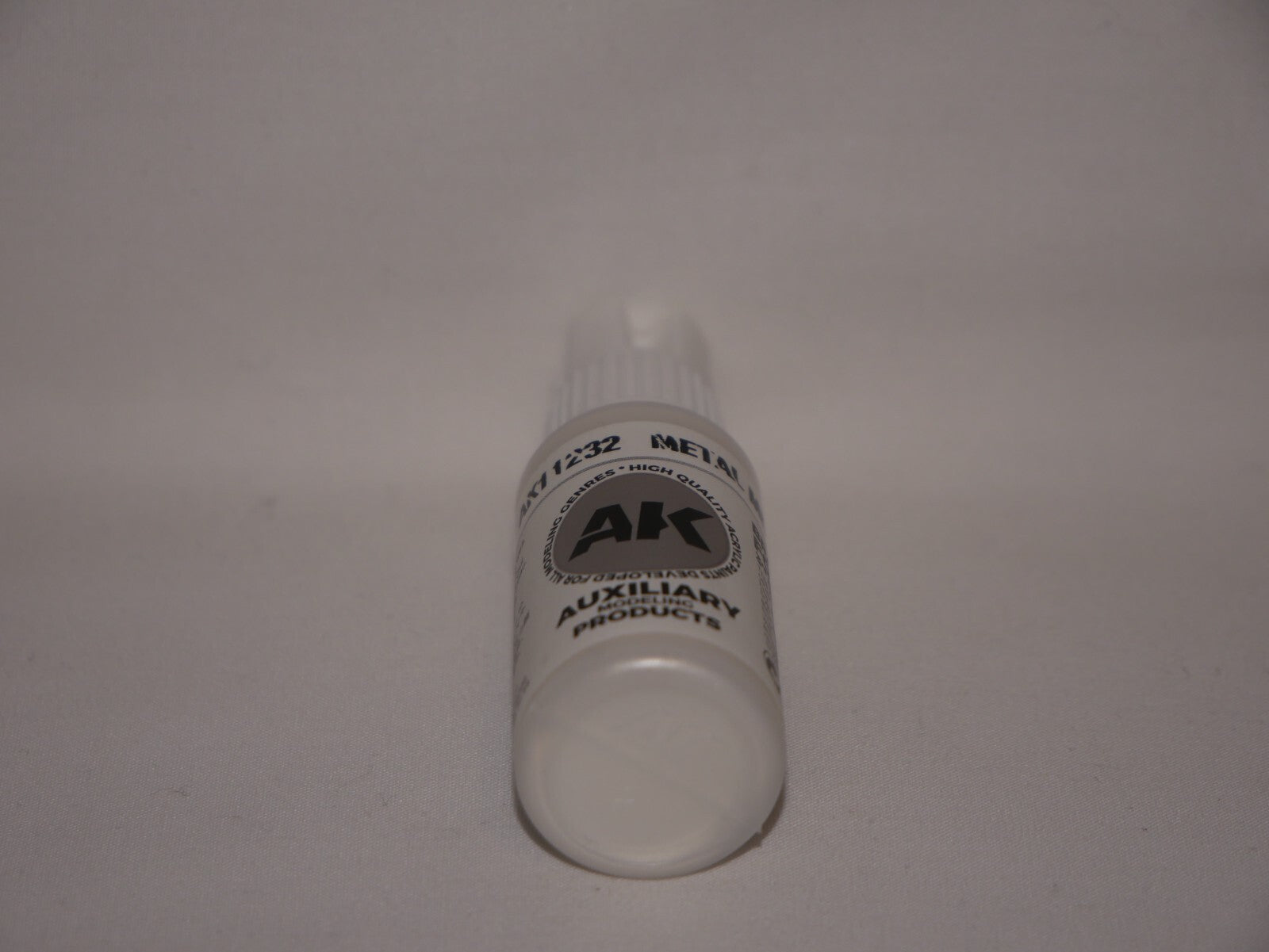 AK Interactive Auxiliary Products Range Metal Medium 17ml Dropper Bottle AK11232