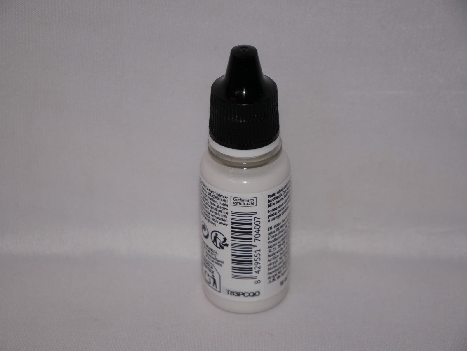Vallejo Auxiliary Products Plastic Putty 18ml/0.6 fl oz Dropper Bottle - 70.400