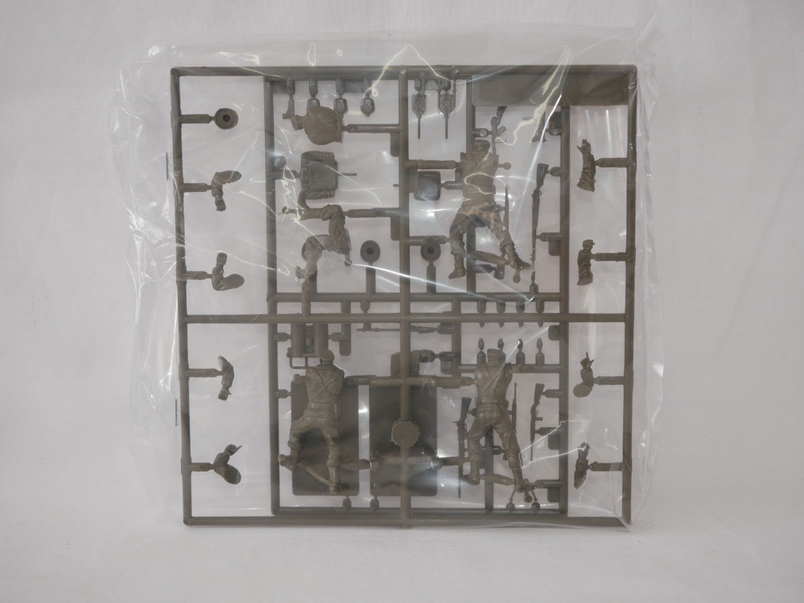 Tamiya Military Miniatures 1:35 Scale WWII US Army Infantry Plastic Kit - 35013