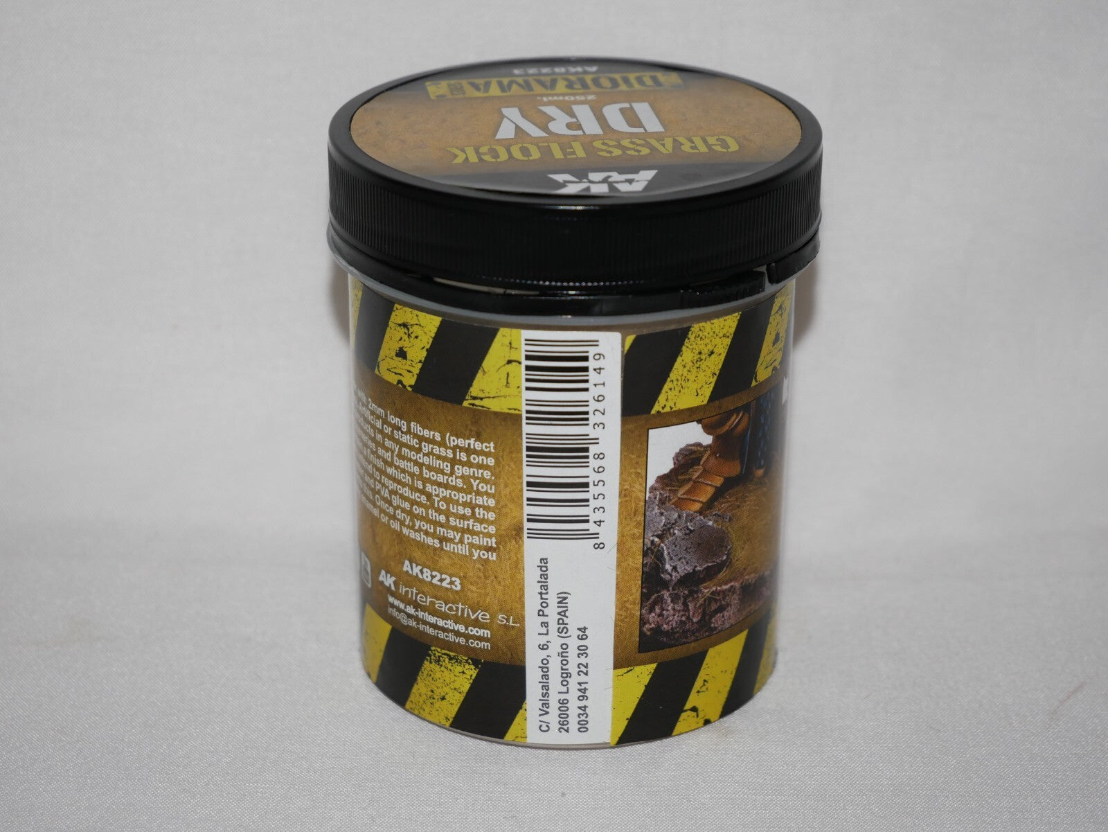 AK Interactive Diorama Series 2mm Dry Grass Flock 250ml Plastic Tub - AK8223