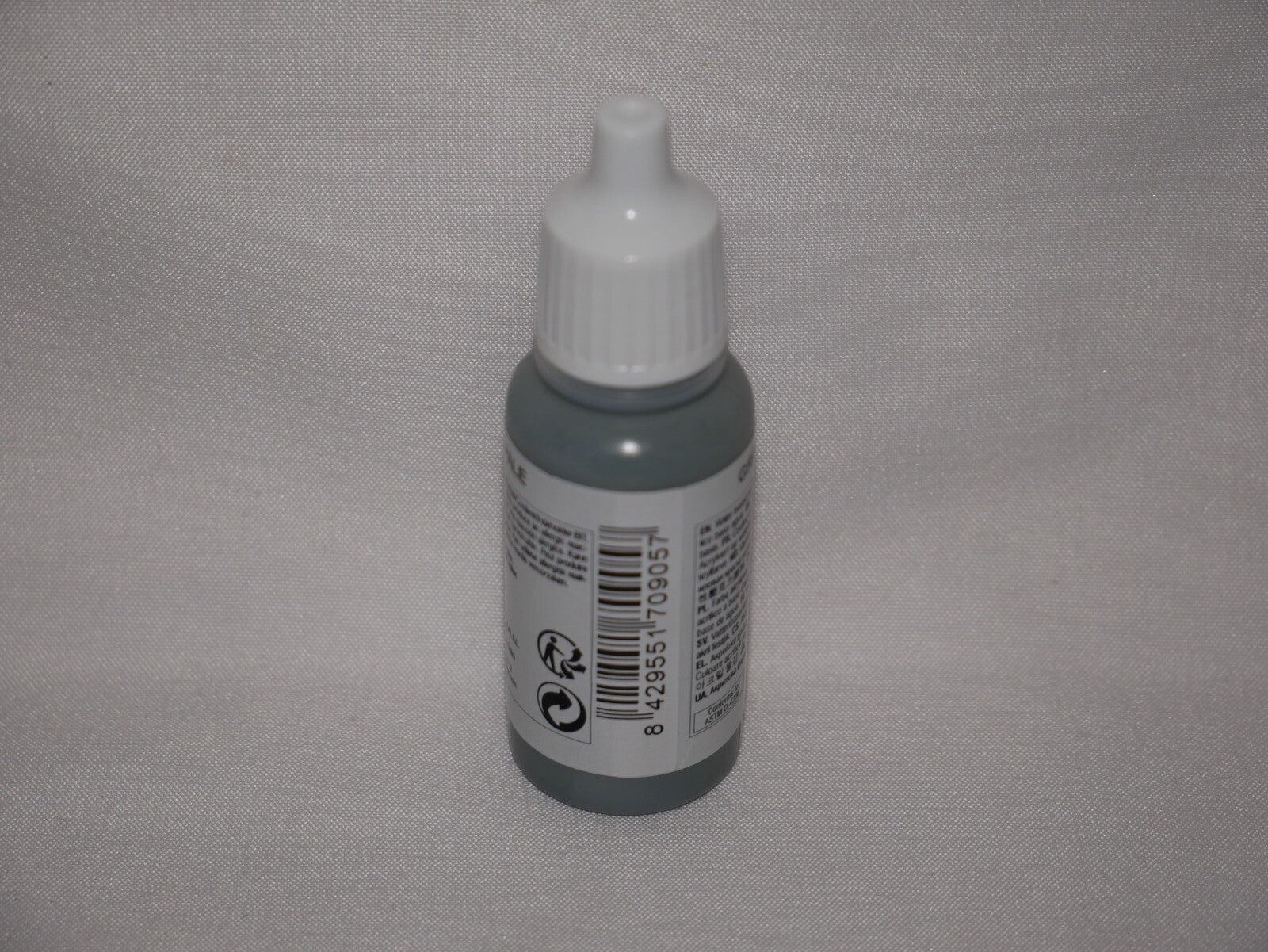 Vallejo Model Color Grey Pale Acrylic 17ml/0.57 fl oz Dropper Bottle - 70.905
