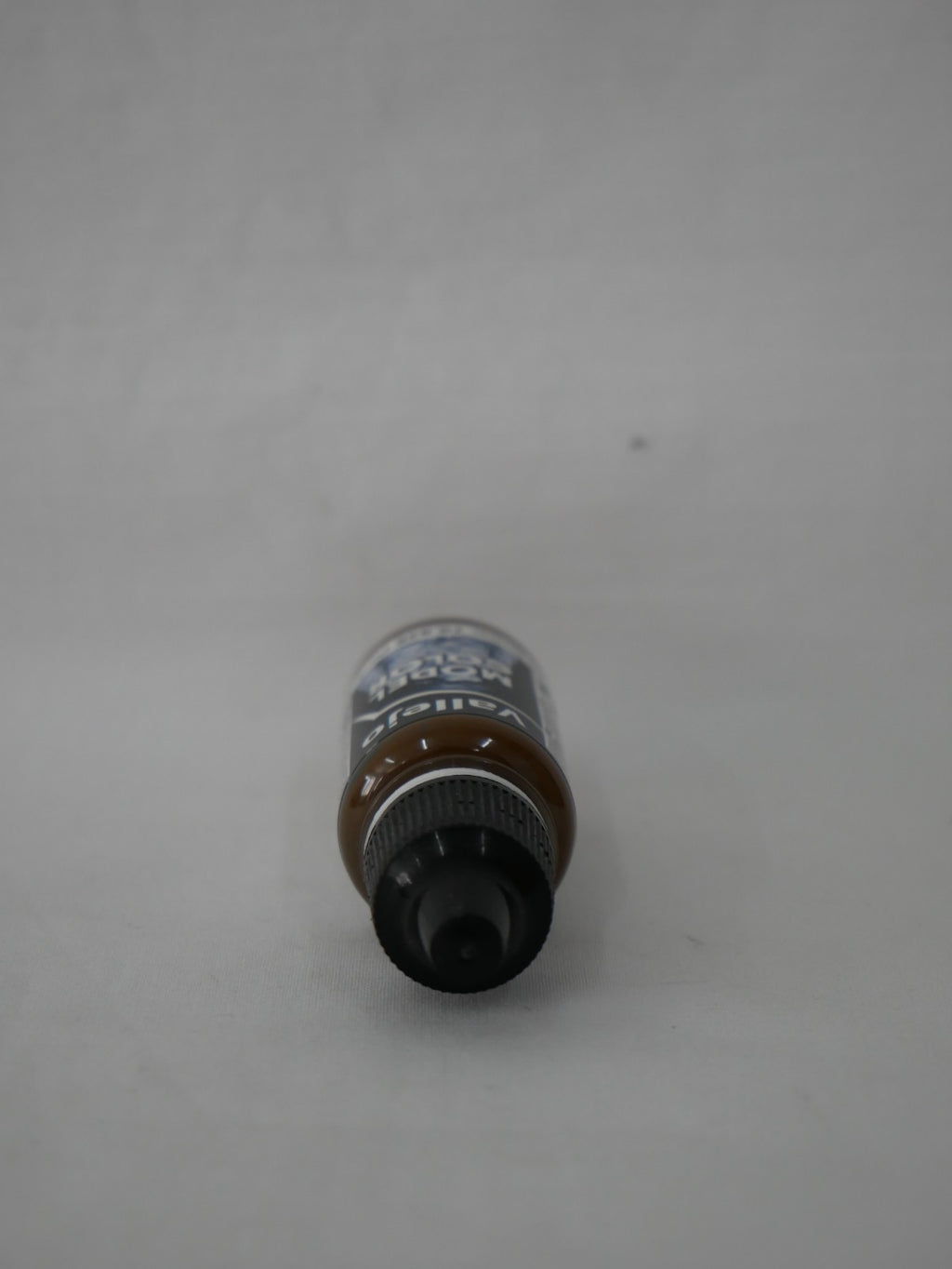 Vallejo Model Color Medium Brown Acrylic 18ml/0.60 fl oz Dropper Bottle - 70.826