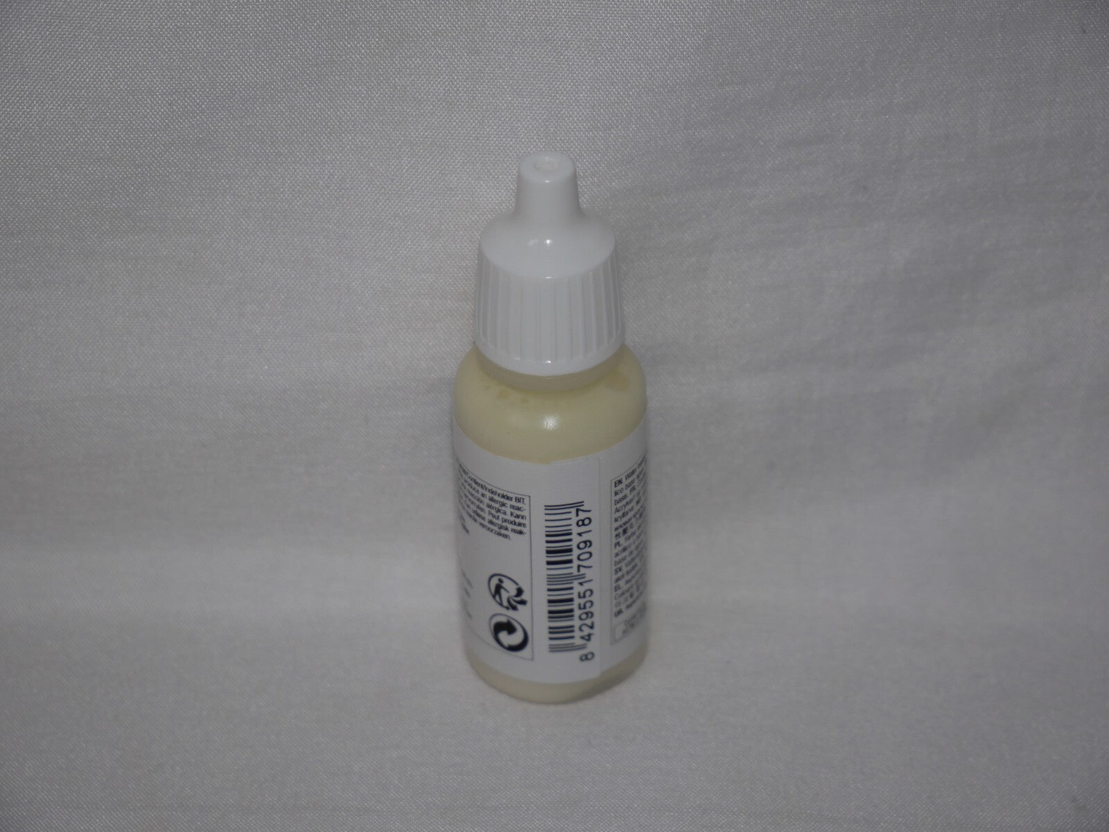 Vallejo Model Color Ivory Acrylic 17ml/0.57 fl oz Dropper Bottle - 70.918
