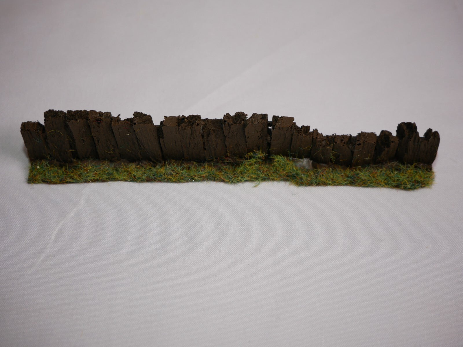 Javis "Countryside" Scenics "OO" Old Damaged Dark Brown Sleeper Fencing PF11