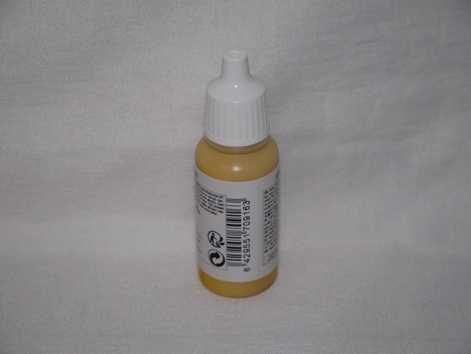 Vallejo Model Color Sand Yellow Acrylic 17ml/0.57 fl oz Dropper Bottle - 70.916