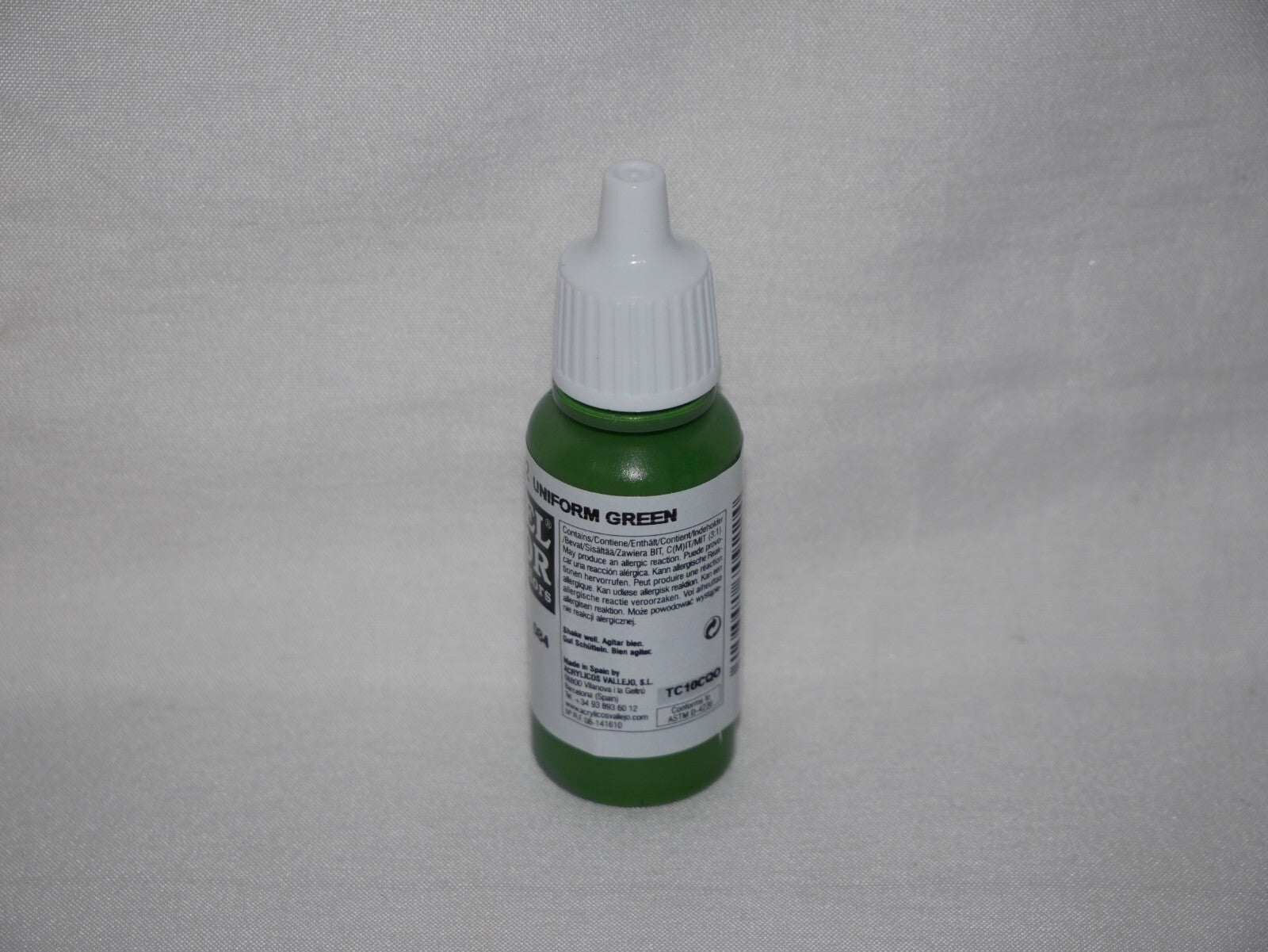 Vallejo Model Color Uniform Green Acrylic 17ml/0.57 fl oz Dropper Bottle 70.922