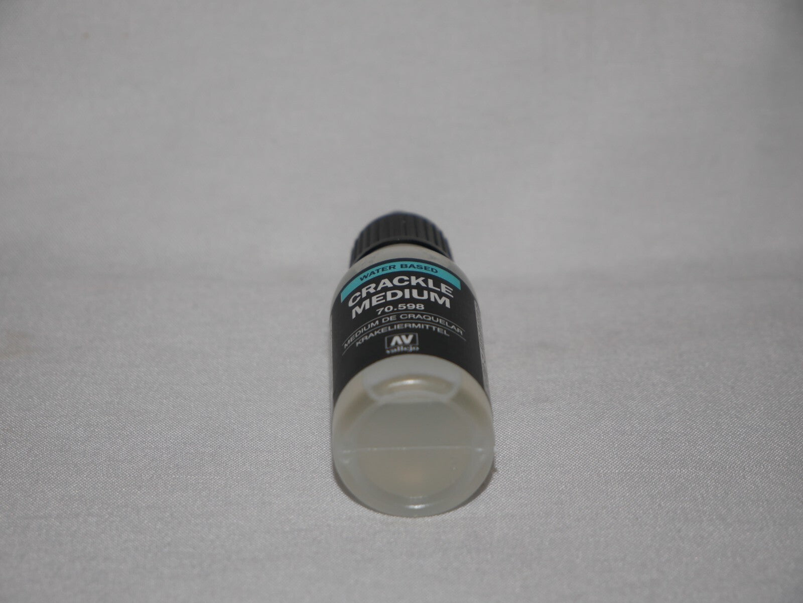 Vallejo Auxiliary Products Crackle Medium 17ml/0.57 fl oz Dropper Bottle 70.598