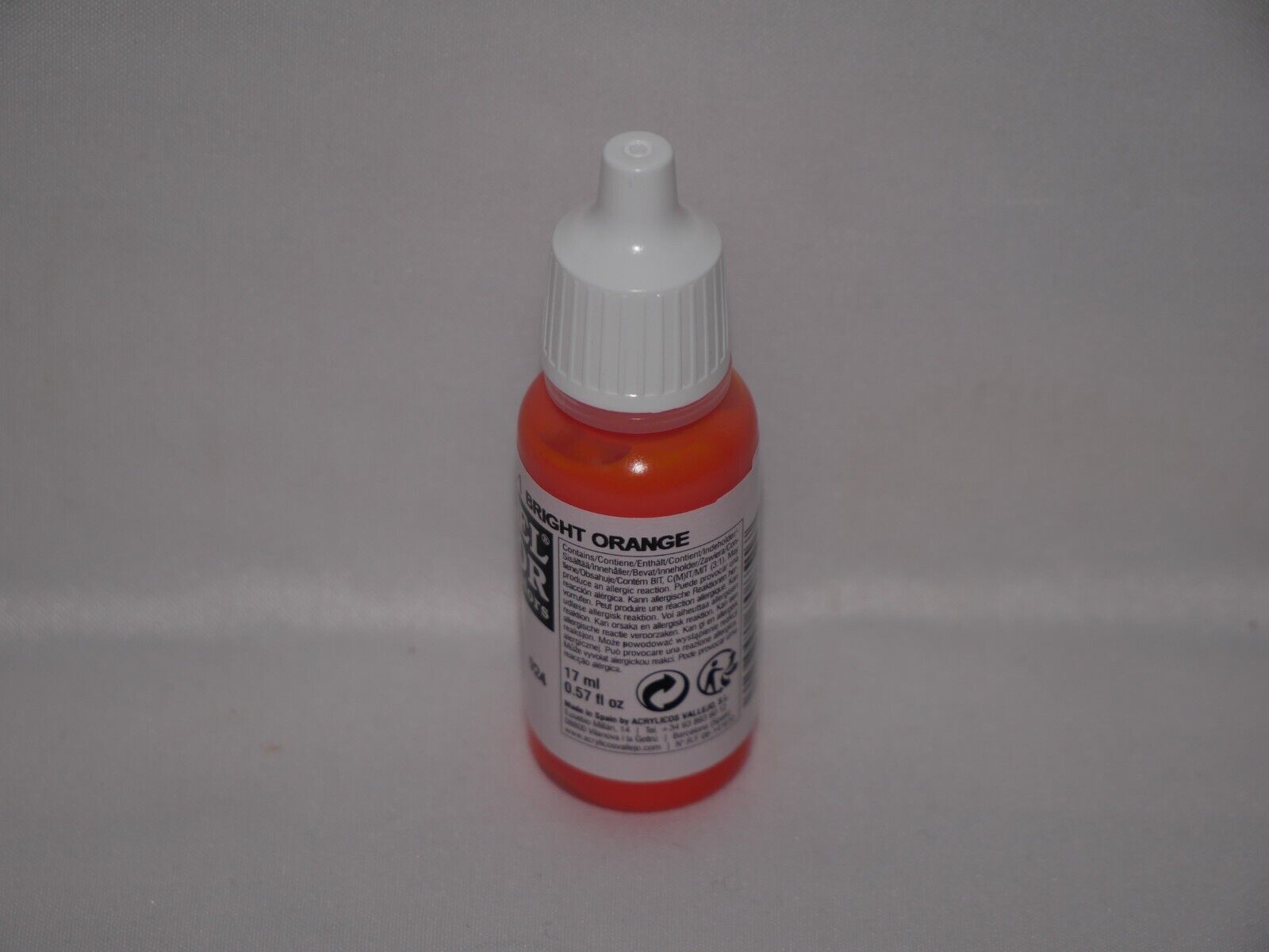 Vallejo Model Color Bright Orange Acrylic 17ml/0.57 fl oz Dropper Bottle  70.851