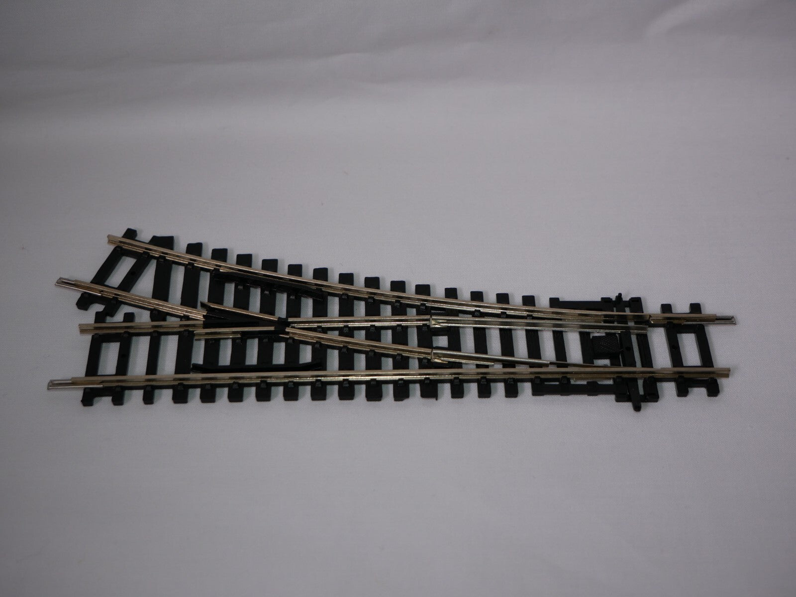 Hornby 1:76 Scale Model Railway Track Single Piece Right Hand Point - R8073