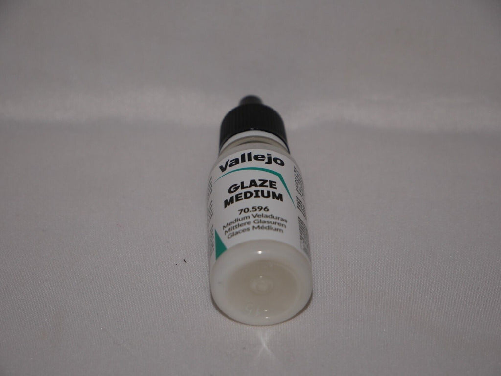 Vallejo Auxiliary Products Glaze Medium 18ml/0.60 fl oz Dropper Bottle - 70.596