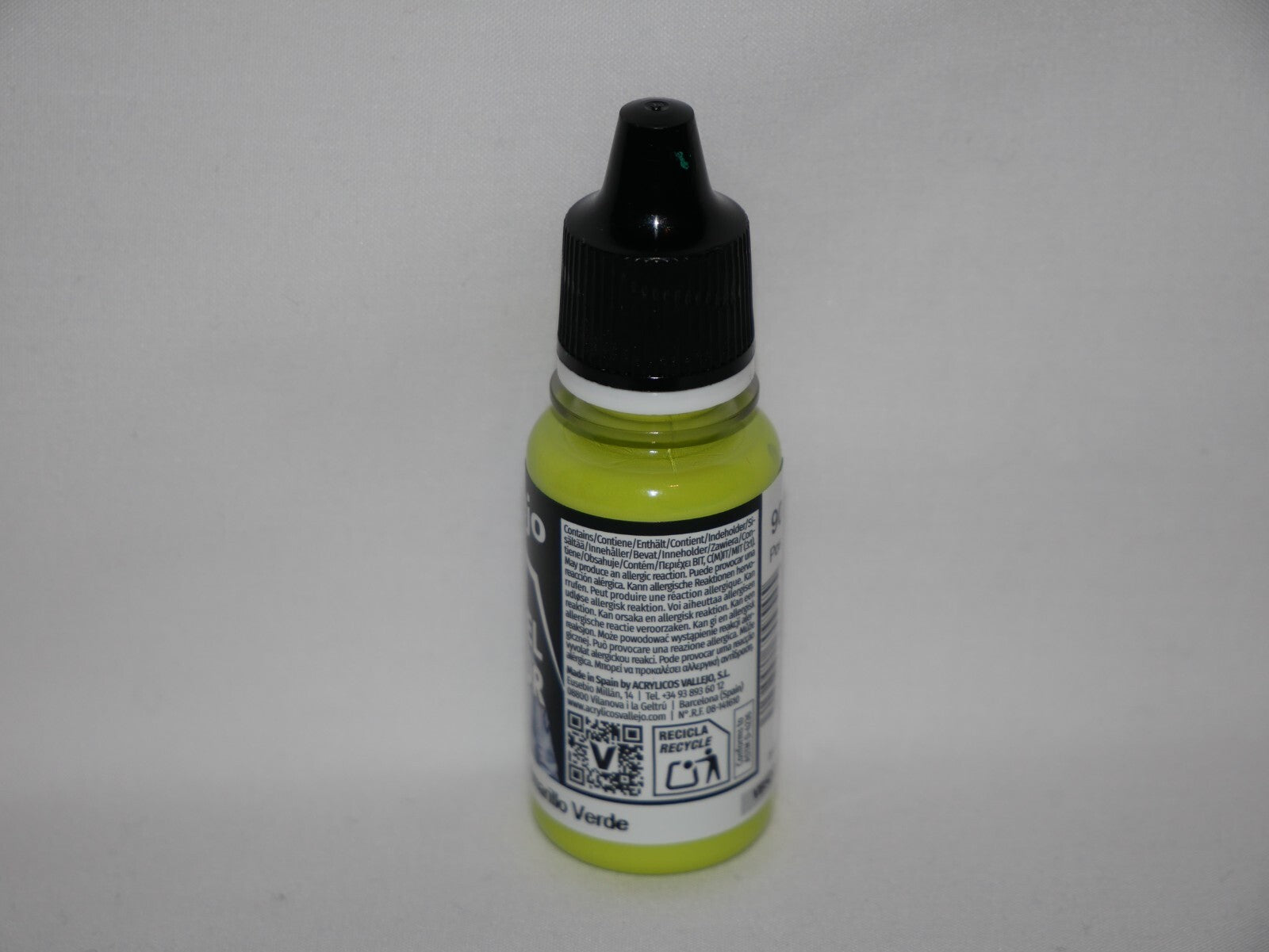 Vallejo Model Color Yellow Green Acrylic 18ml/0.60 fl oz Dropper Bottle - 70.954