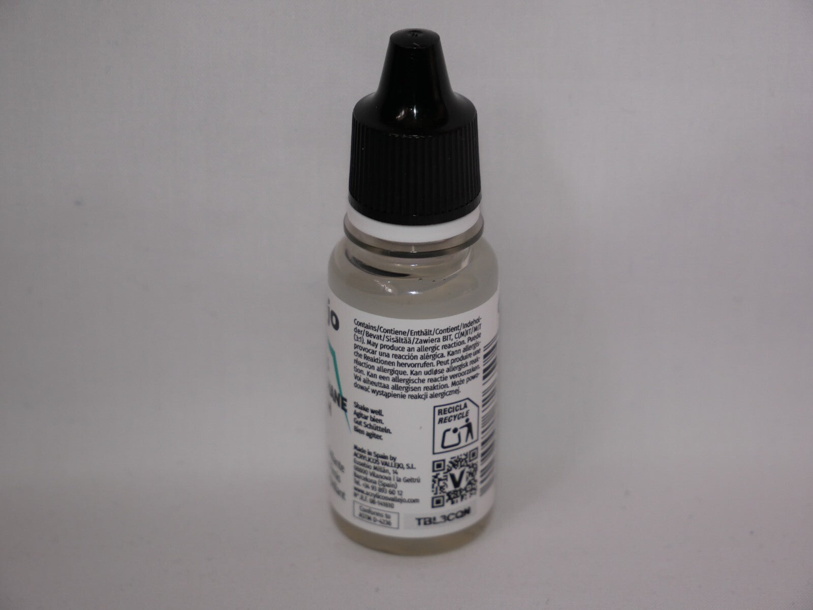 Vallejo Auxiliary Products Gloss Polyurethane Varnish 18ml Dropper Bottle 72.650