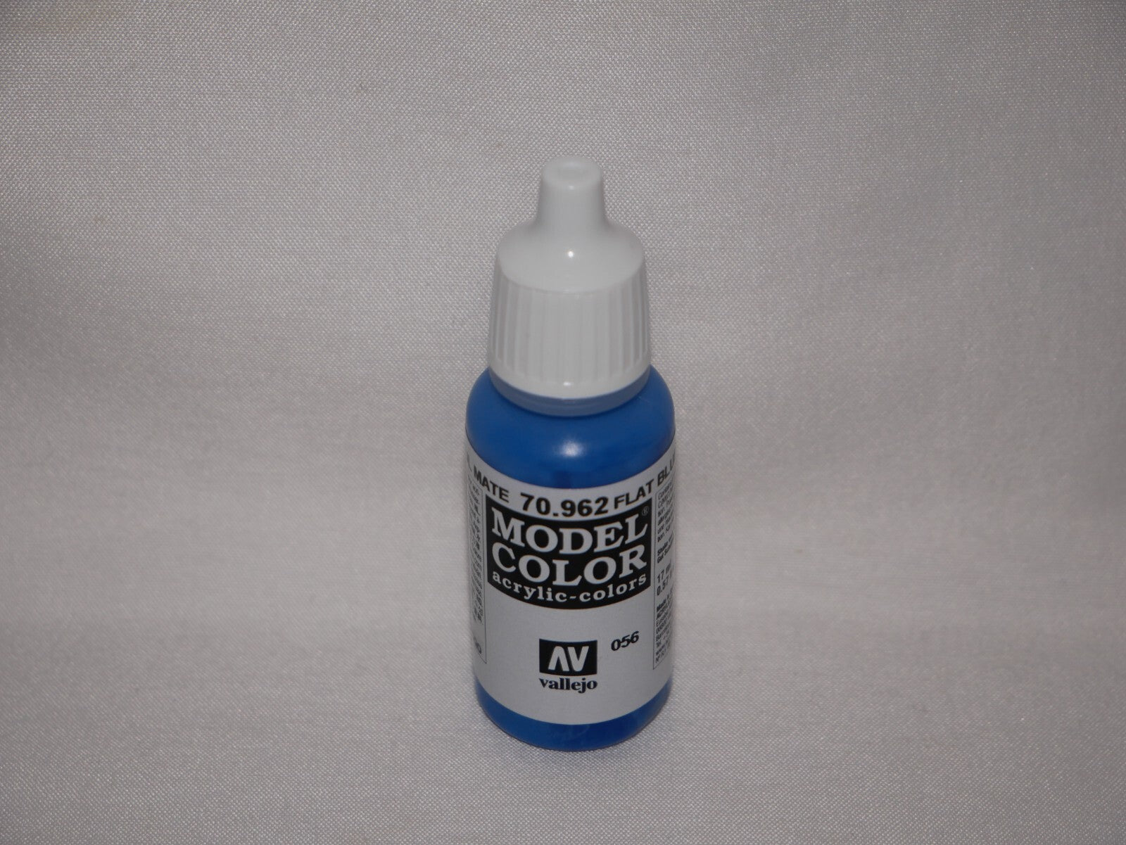Vallejo Model Color Flat Blue Acrylic 17ml/0.57 fl oz Dropper Bottle - 70.962