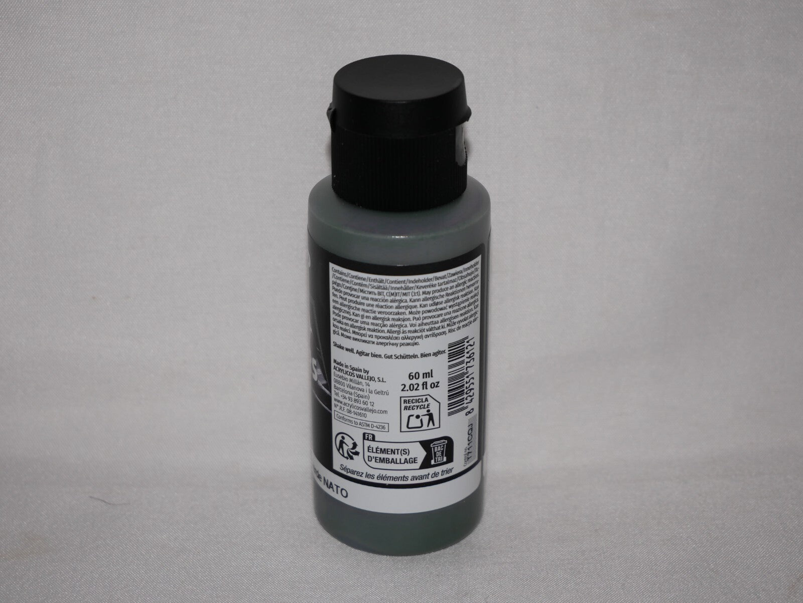 Vallejo Polyurethane Surface Primers NATO Green 60ml / 2.02 fl oz Bottle 73.612