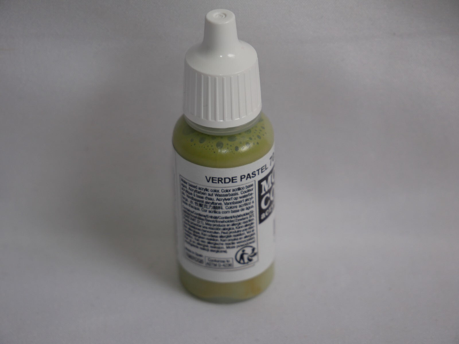 Vallejo Model Color Pastel Green Acrylic 17ml /0.57 fl oz Dropper - 70.885
