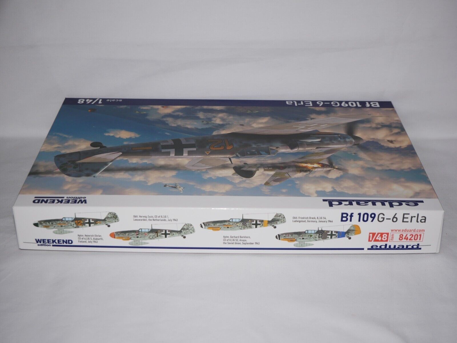Eduard 1:48 Scale Model Kit Messerschmitt Bf 109G-6 Early Weekend Edition 84201