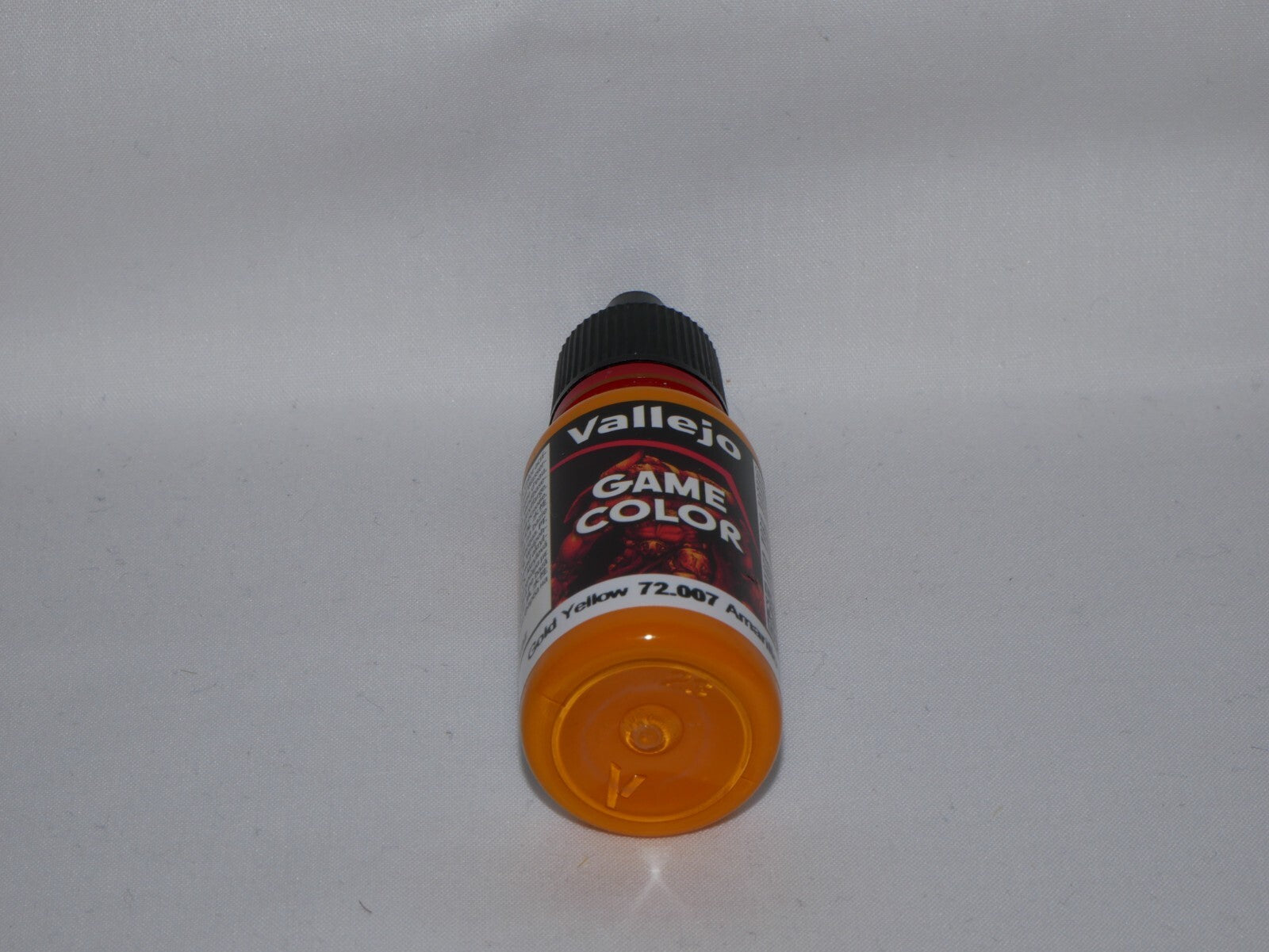 Vallejo Game Color Acrylic Gold Yellow 18ml/0.6 fl oz Dropper Bottle - 72.007