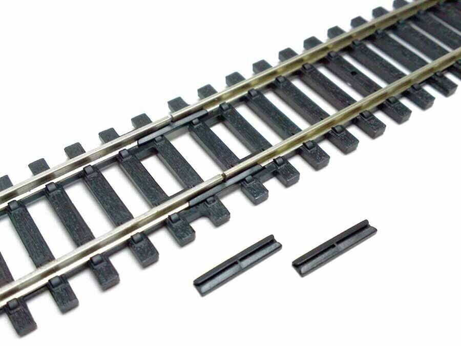 Hornby 1:76 Model Railway Track Accessories Isolating Fishplates (Pack 12) R920
